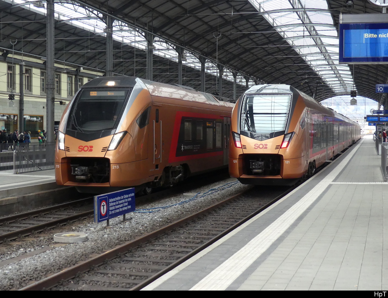 SOB - RABe 526 213 + 526 212 im Bhf. Olten am 29.01.2023
