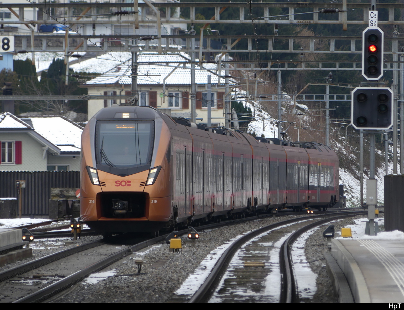 SOB -  RABe 526 216 + 526 116 bei der einfahrt im Bhf. Arth-Goldau am 29.01.2023