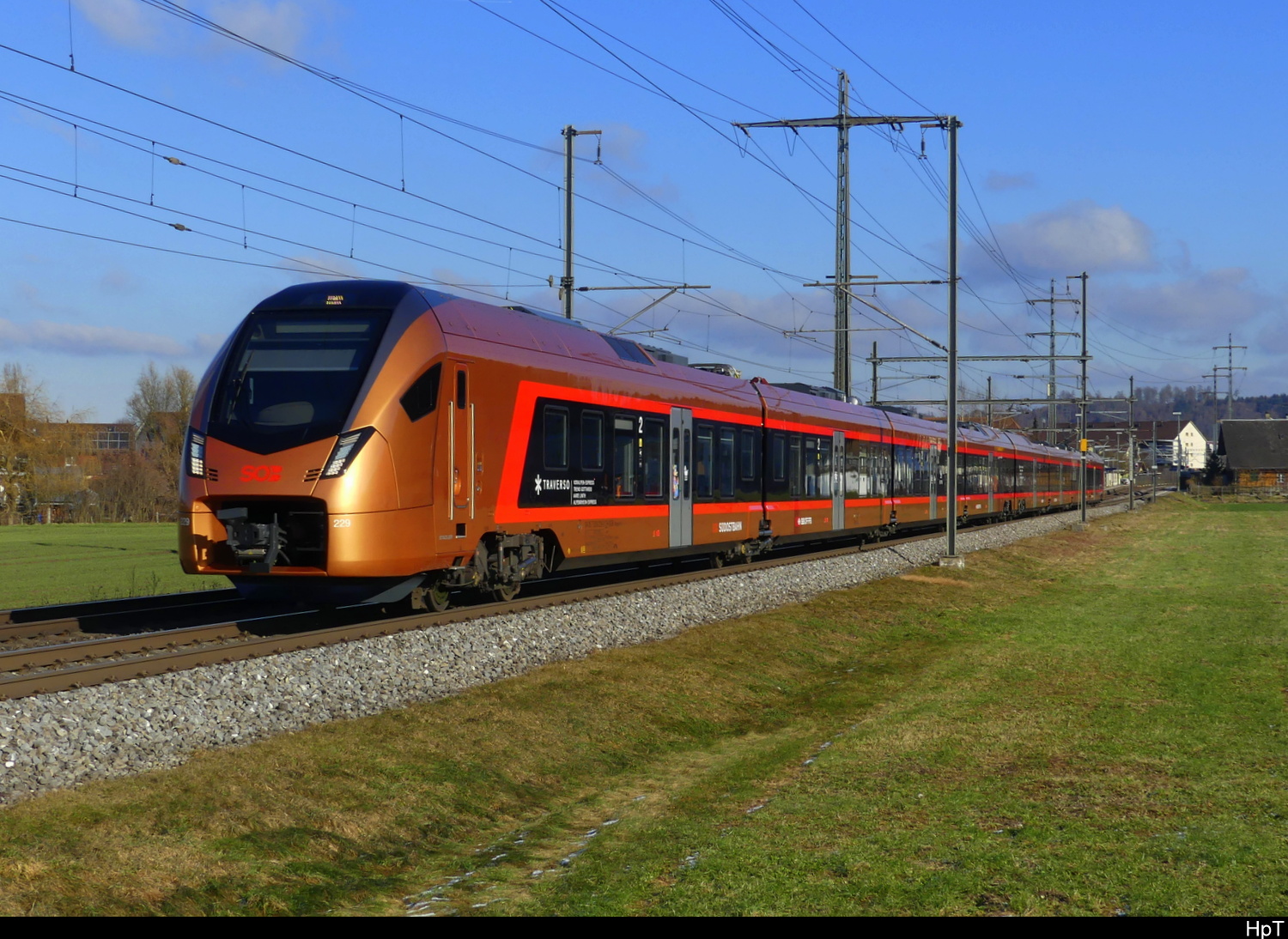 SOB - Triebzug RABe 526 229 + 526 129 unterwegs bei Lyssach in Richtung Bern am 2025.01.13