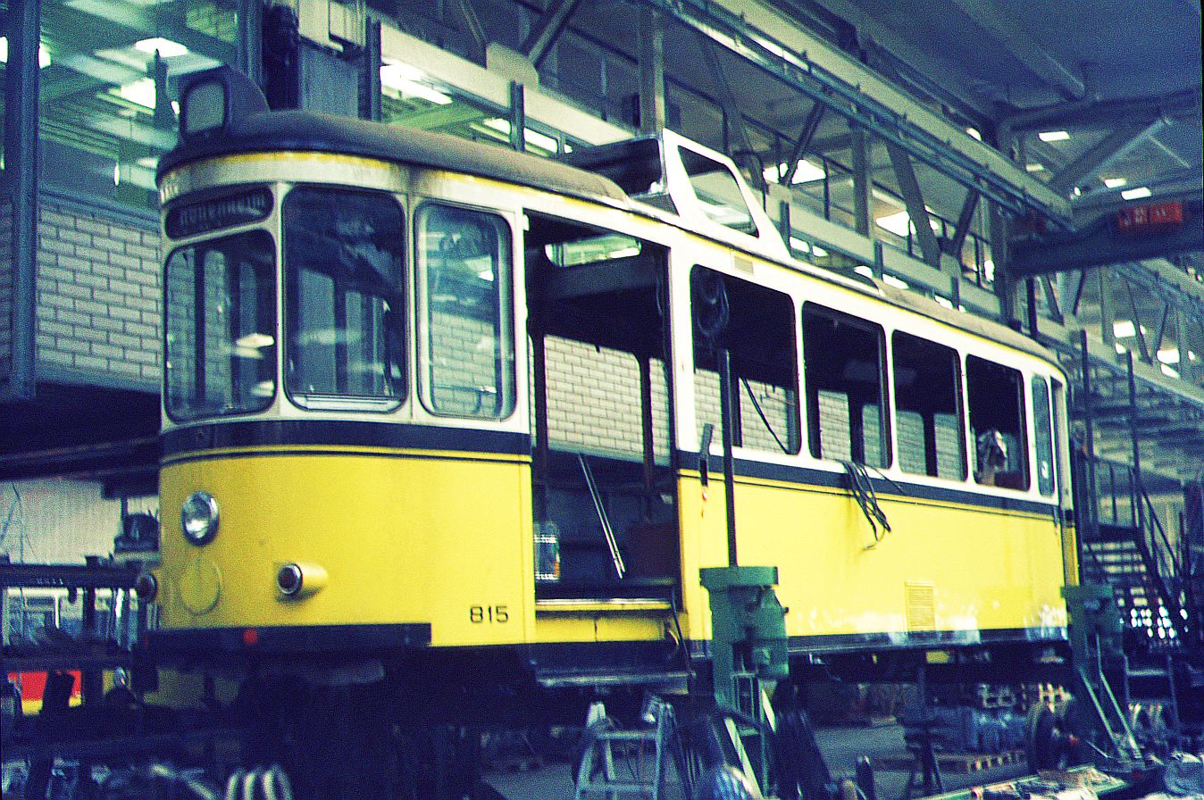 SSB Stuttgart__Arbeitsfahrzeuge der SSB in den 70er und 80er Jahren. 1975/76 wurde der T2 Nr.815 [ME/AEG 1957] in der Hw zum Fahrleitungsmeßwagen 2503 umgebaut.__07-05-1975