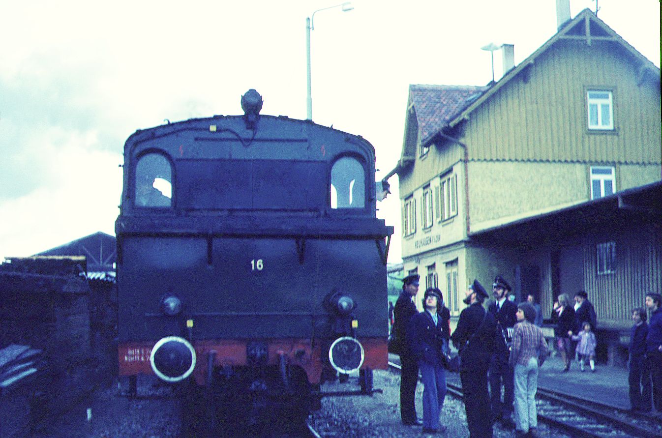 SSB Stuttgart_Filderbahn__Sonderzug der GES im Bf. Neuhausen.__03-05-1975