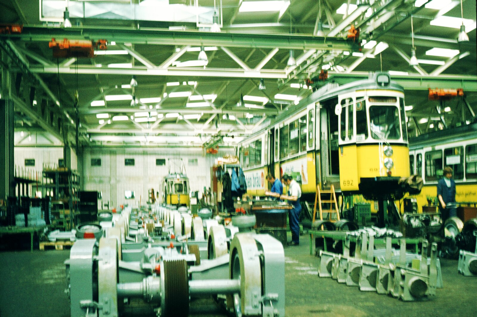 SSB Stuttgart__In der Hw in S-Möhringen. GT4 692 in der Halle aufgebockt.__07-1973