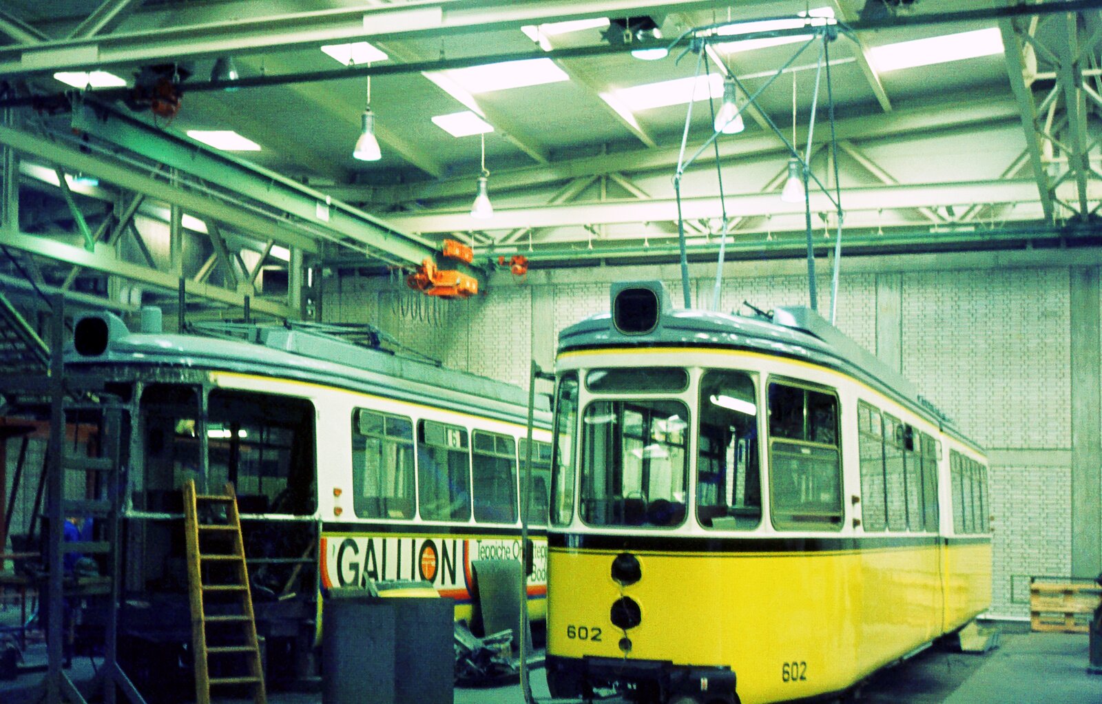 SSB Stuttgart__In der Hw in S-Möhringen. GT4 602 und weiterer GT4 in der Halle.__05-1973