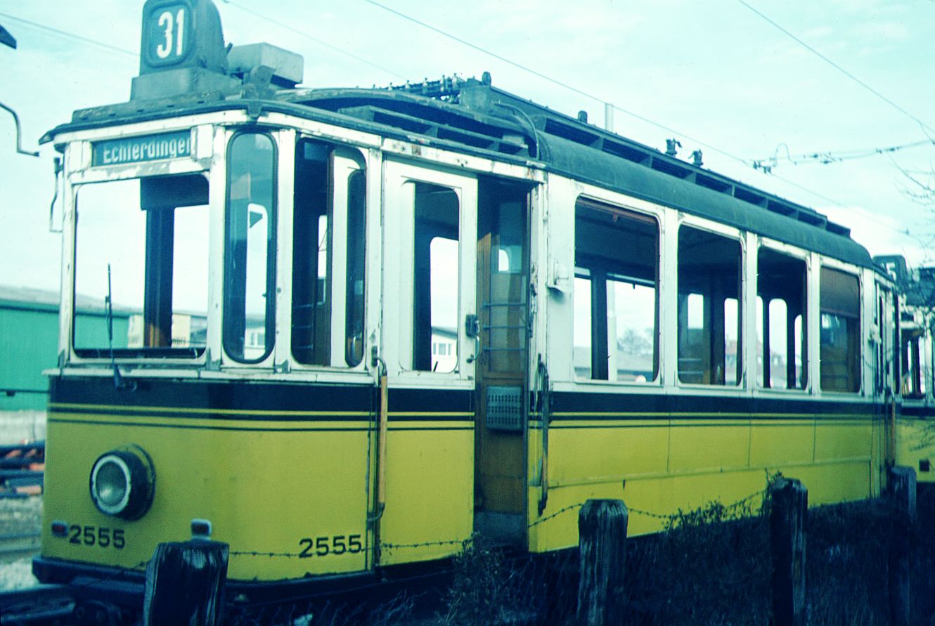 SSB Stuttgart__Tw 2555 [ex 282; ME/AEG 1950; Umbau 1967;+1971] der 200er-Serie von 1950/52 (Nachbauten der Serie von 1929) die ab 1967 in den verschiedenen Betriebshöfen als Geräte- bzw. Rangier-Tw im Einsatz waren, neben dem Betriebshof Degerloch.__01-1971 