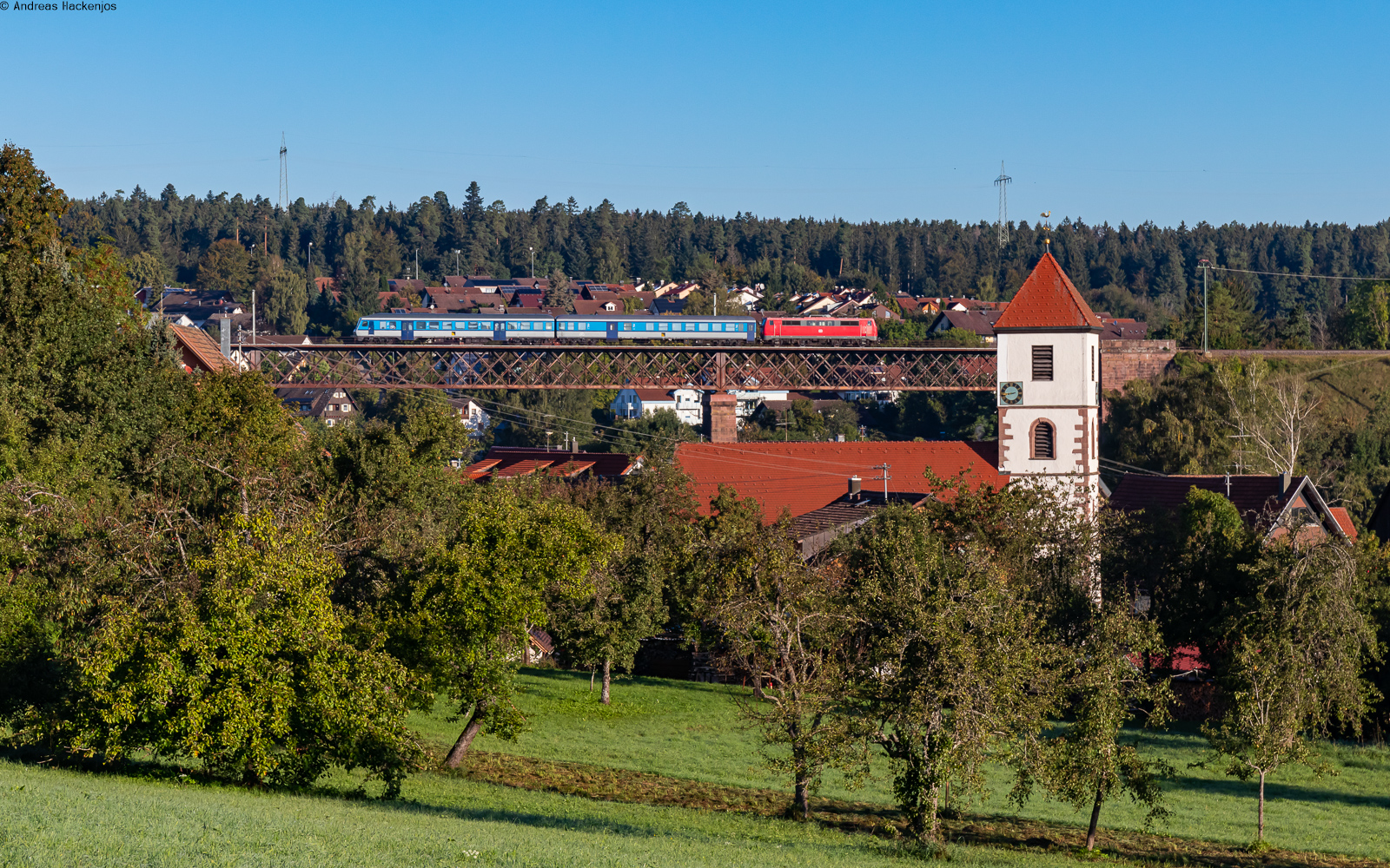 SVG52234 (Eutingen - Freudenstadt Hbf) geschoben von 111 036-0 auf dem Ettenbachviadukt 26.9.23
