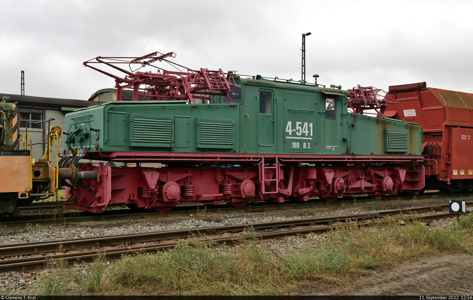 Tagebau-Lok vom Typ LEW EL 2, mit der Nummer 4-541, ist ausgestellt beim Lokschuppen Aschersleben und wurde während des 32. Verkehrshistorischen Wochenendes verewigt.

🧰 Eisenbahnclub Aschersleben e.V. (ECA)
🕓 11.9.2022 | 12:56 Uhr