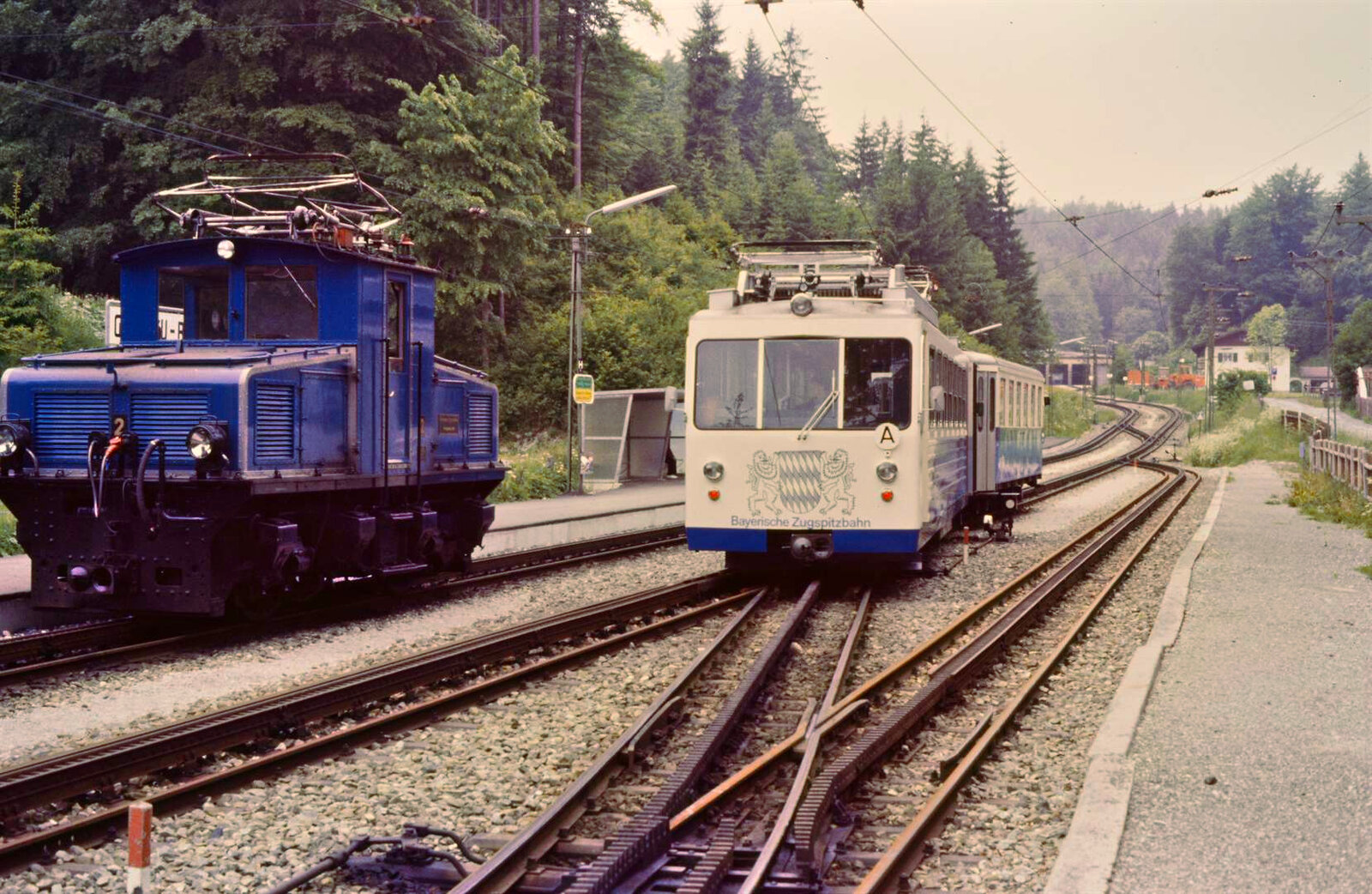 Tallok 2 der Bayerischen Zugspitzbahn in der Nähe des Bw Grainau. Datum: 30.08.1984
