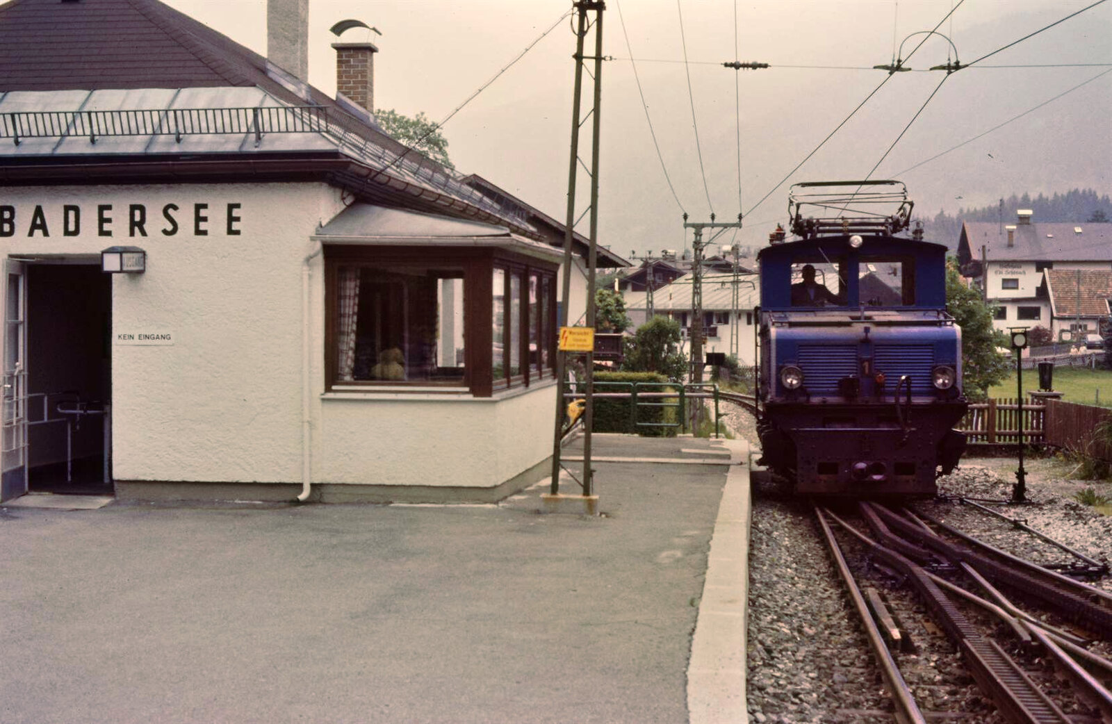 Tallokomotive 1 der Bayerischen Zugspitzbahn am Beginn der Zahnradstrecke, Grainau-Badersee (1984)