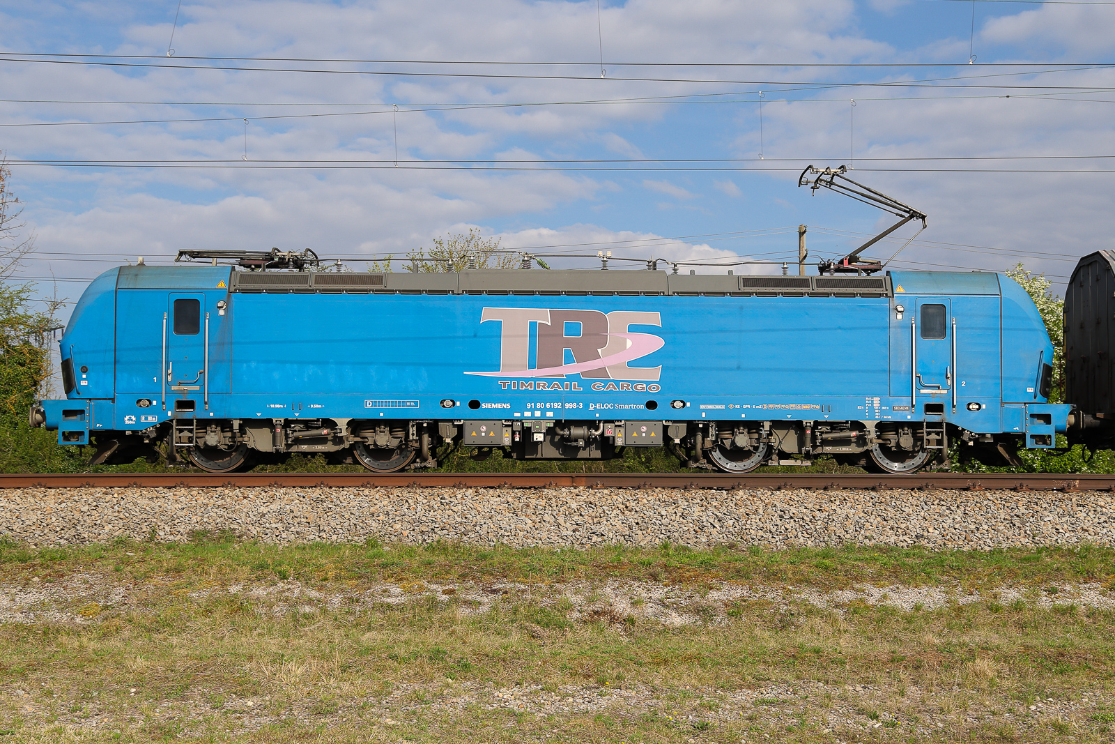 Timrail 192 998 am 16.04.26 bei Feldmoching. Scheint aus Rumänien zu sein, ich kannte diese Firma bisher noch nicht in dieser Gegend.