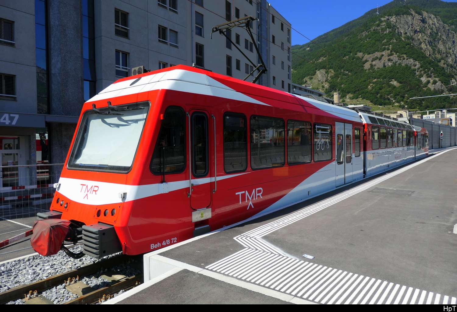 tmr - Beh 4/8  72 im Neu umgebauten Schmalspur Bahnhof in Martigny am 24.05.20269