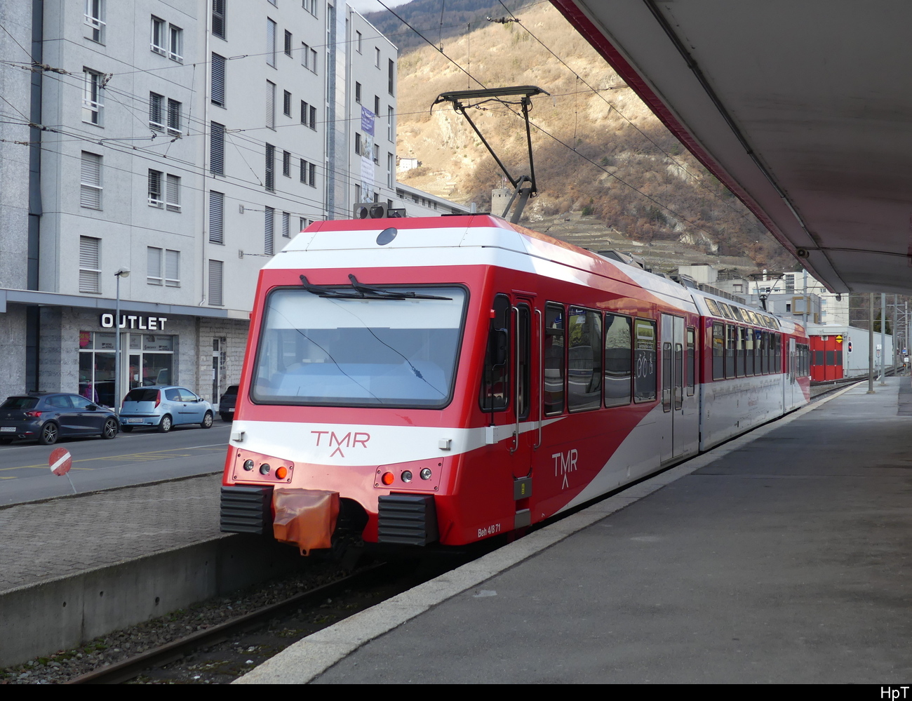 TMR - Triebwagen  Beh 4/8  71 im Bhf. Martigny am 26.02.2023