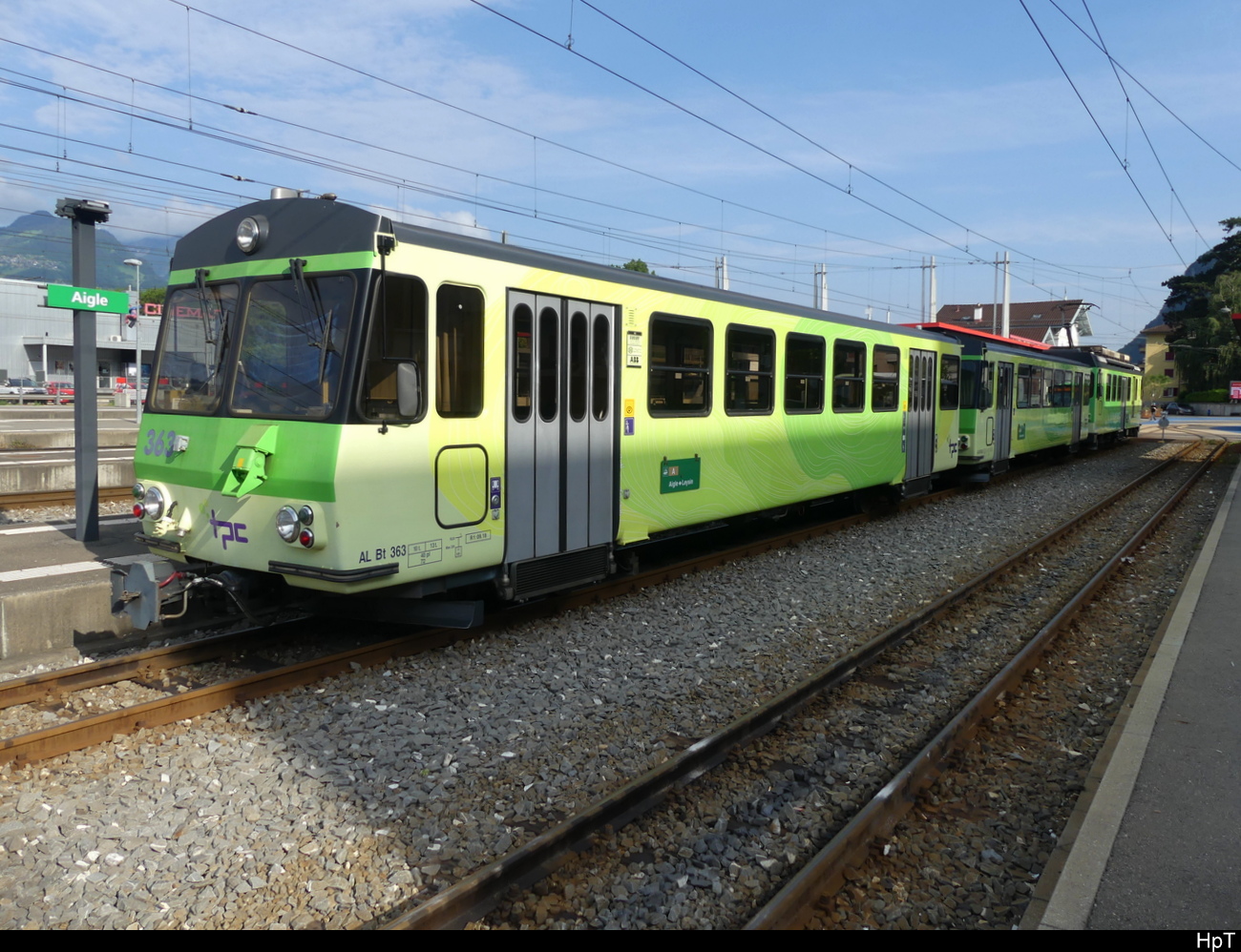 tpc / AL - Steuerwagen Bt 363 im Bhf. Aigle am 04.06.2023