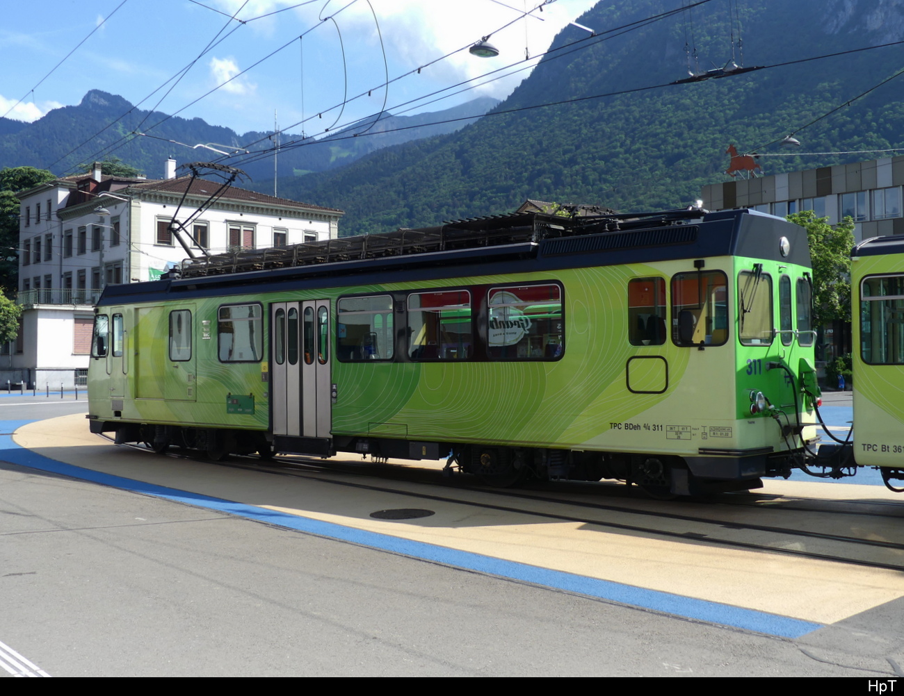 tpc / AL - Zahnradtriebwagen BDeh 4/4 311 im Bhf. Aigle am 04.06.2023