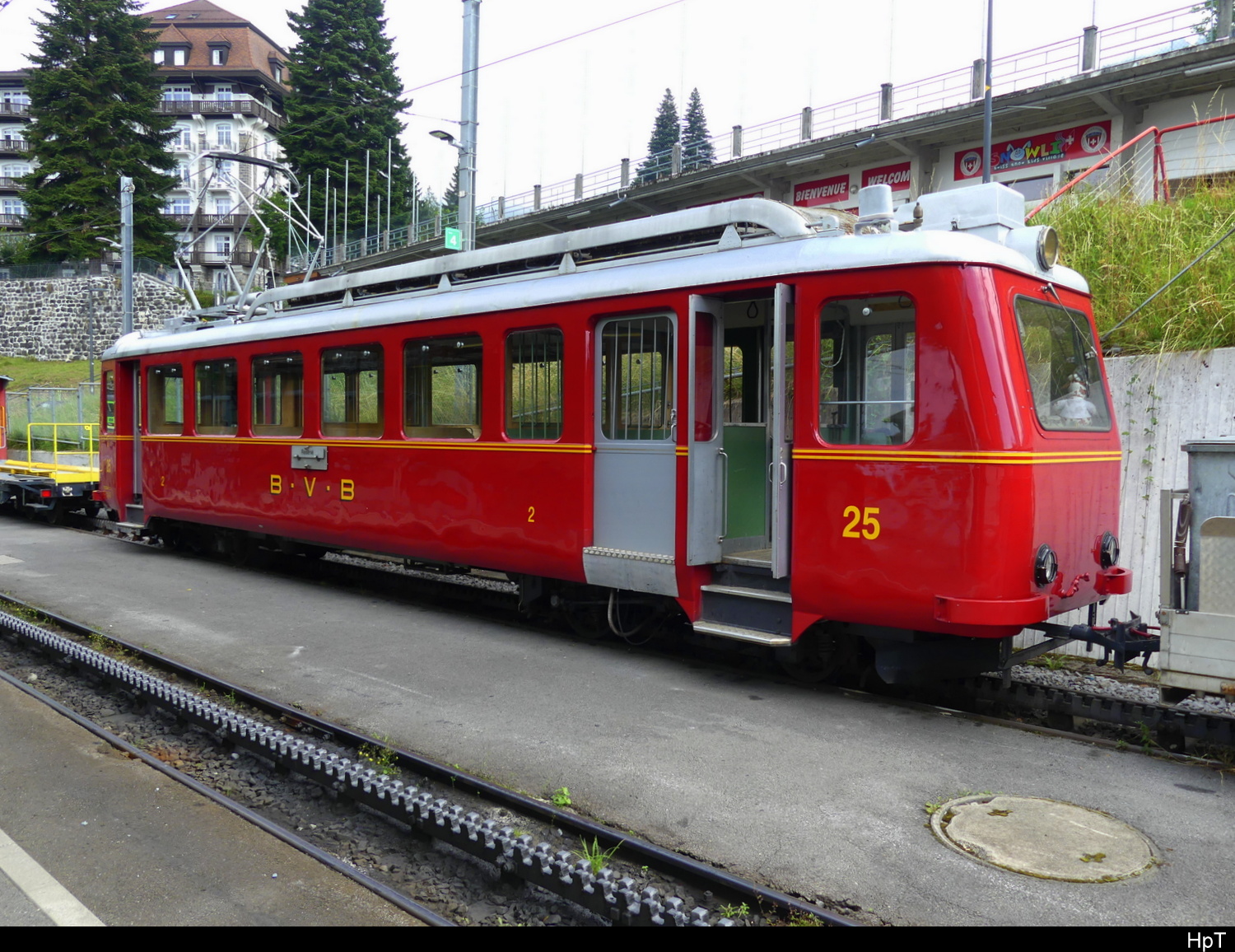 tpc BVB - Oldtimer Triebwagen BDeh 2/4  25 abgestellt im Bahnhof Villars-sur-Ollon am 17.08.2025