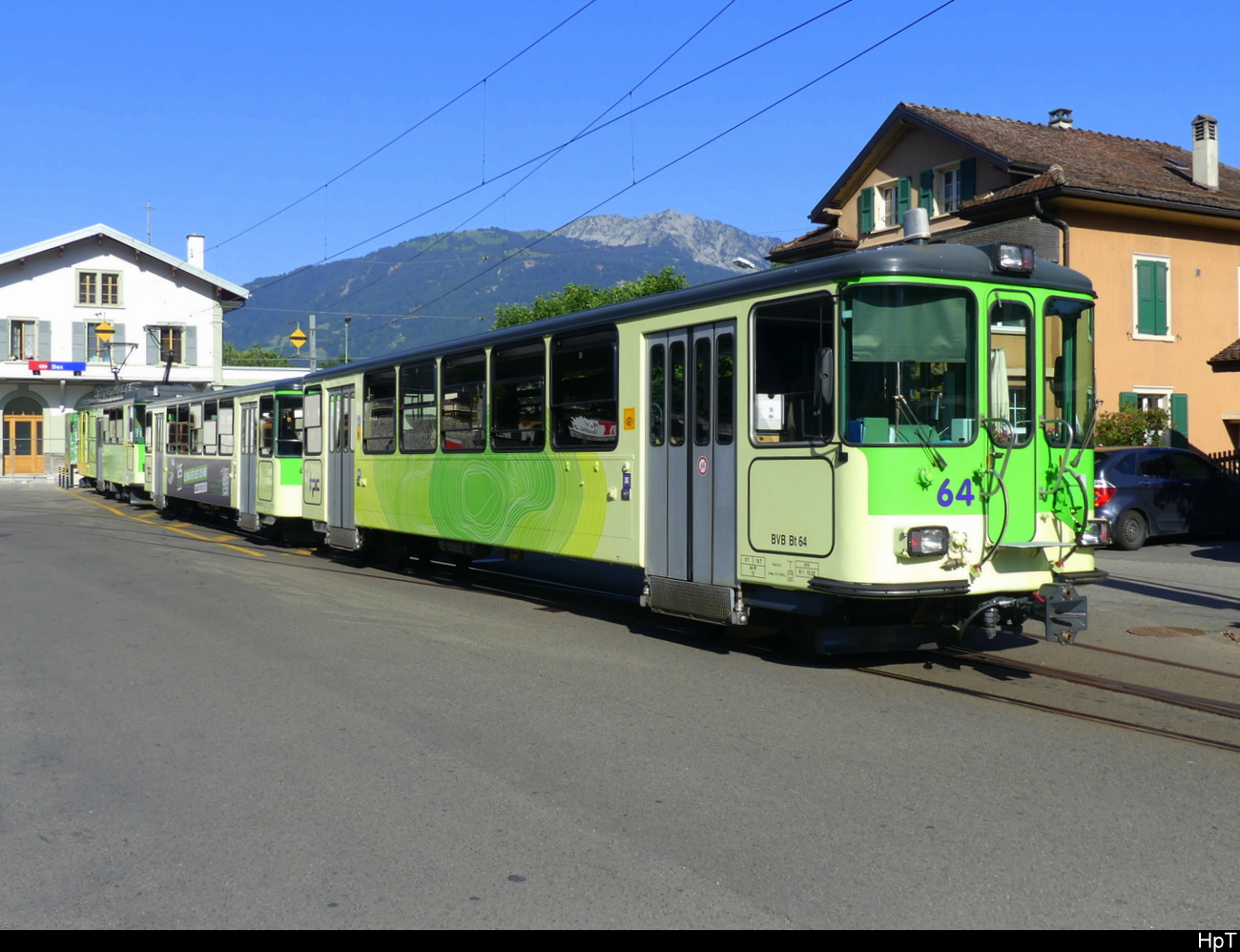 tpc - Regio nach Col-de-Bretaye an der Spitze der Steuerwagen Bt 64 im Bahnhof von Bex am 09.07.2023