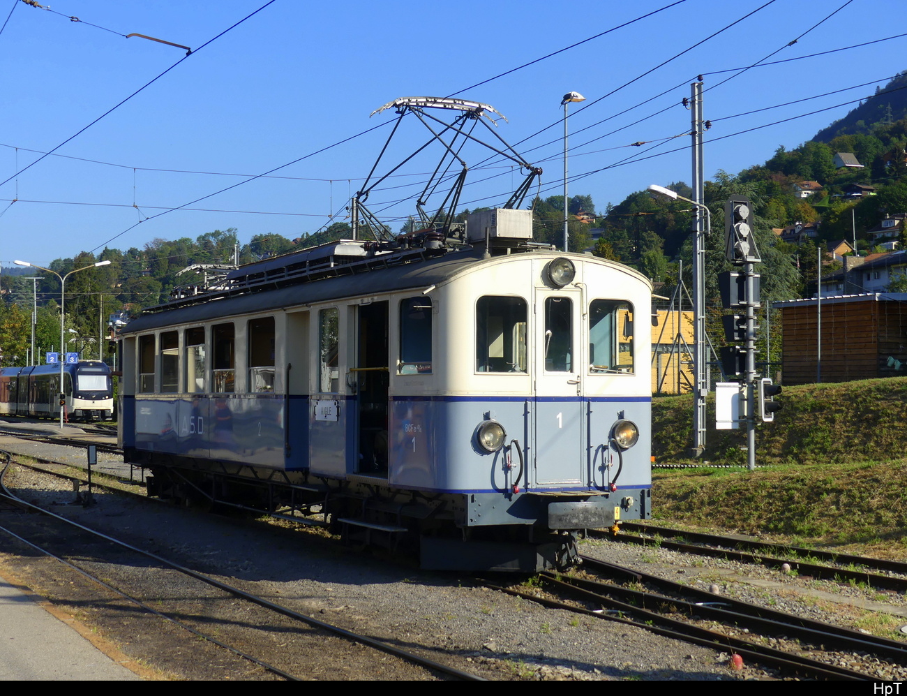 tpc/ASD / BC - Oldtimer Triebwagen BCFe 4/4 1 bei Rangierfahrt im Bahnhof von Blonay am 10.09.2023