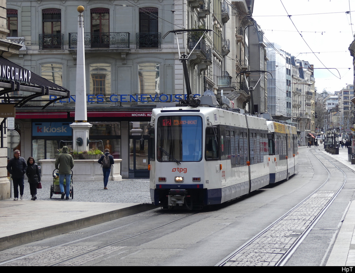 tpg - Be 4/6 802 + Be 4/8 845 unterwegs in der Stadt Genf am 24.03.2024