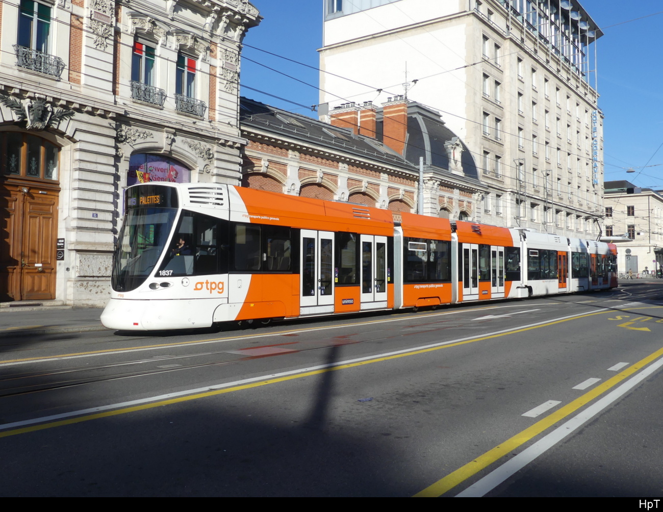 tpg - Be 6/10 1837 unterwegs in der Stadt Genf am 2023.01.01