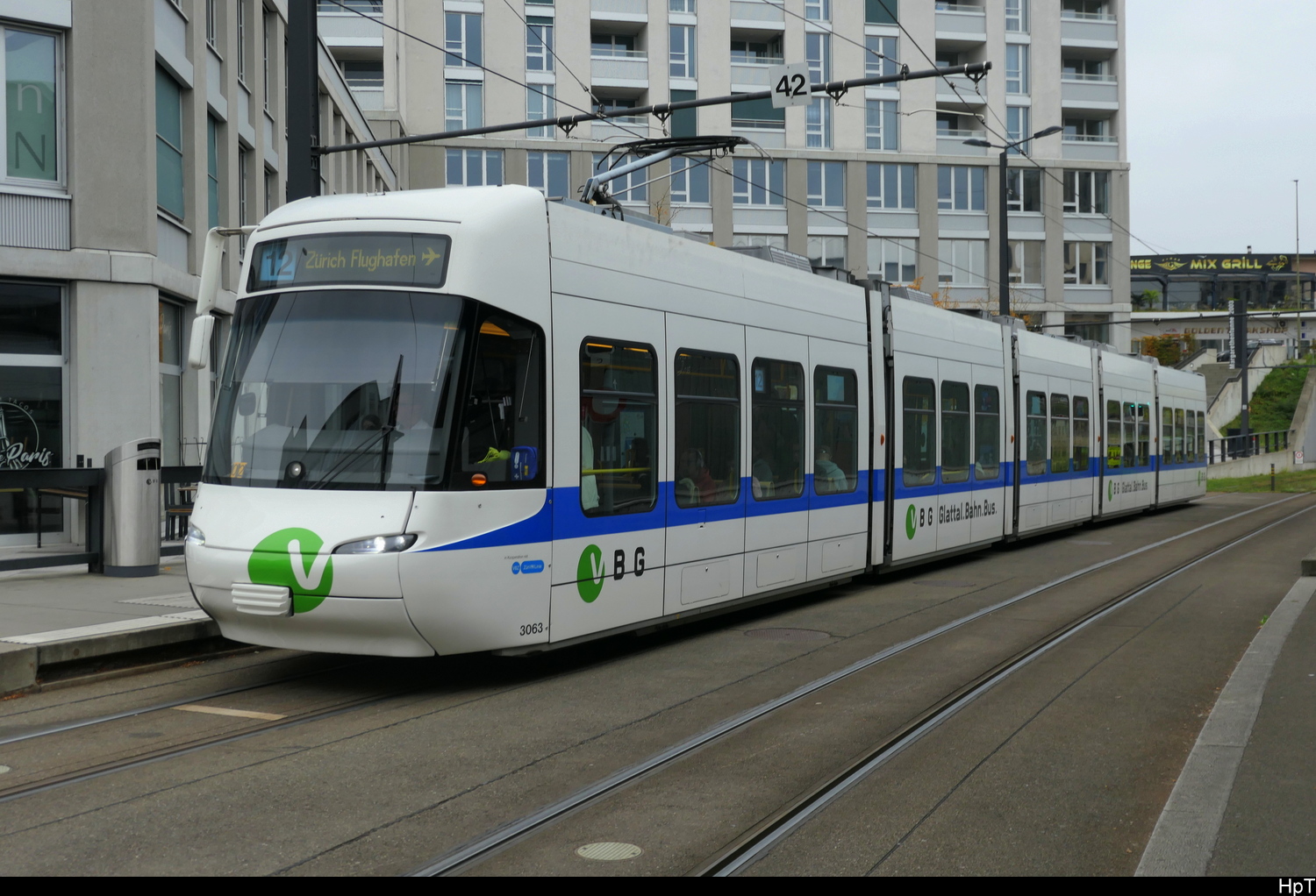 VBG - Be 5/6  3063 unterwegs auf der Linie 12 in Glattbrugg am 12.10.2025