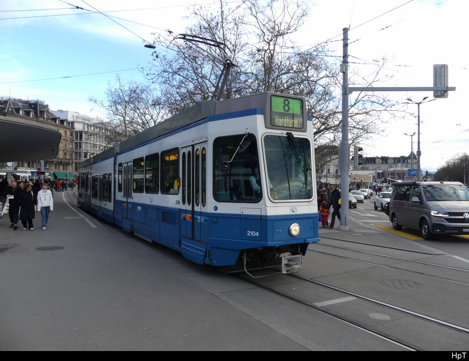 VBZ - Be 4/8 2104 unterwegs auf der Linie 8 in Zürich am 2024.12.21