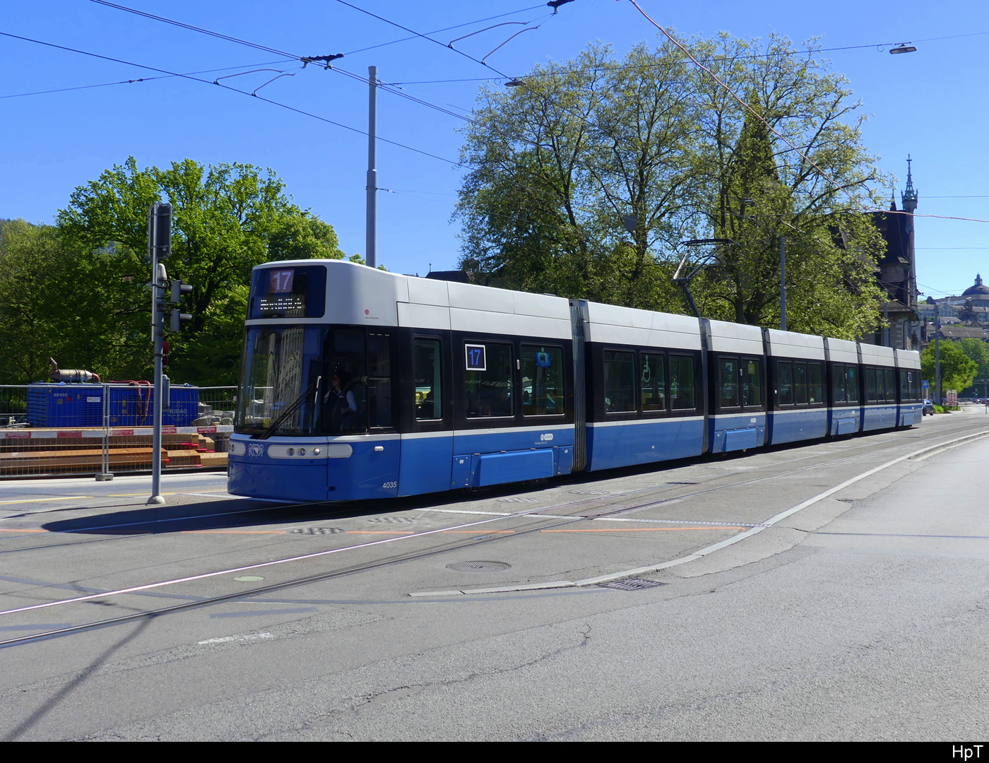 VBZ - Be 6/8 4035 unterwegs auf der Linie 17 in Zürich am 27.04.2024