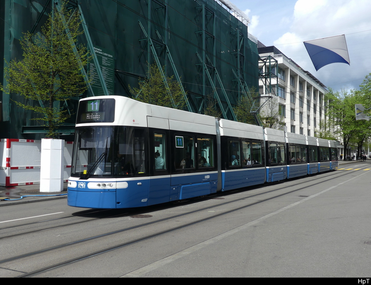 VBZ - Be 6/8 4037 unterwegs auf der Linie 11 in der Stadt Zürich am 29.04.2023