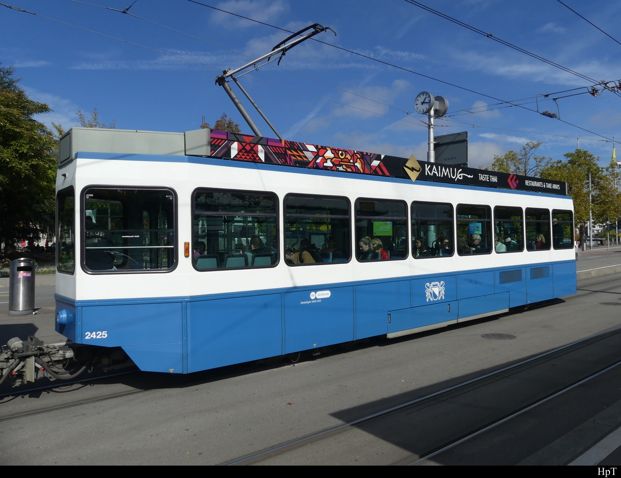 VBZ - Beiwagen Be 2/4 2425 unterwegs auf der Linie 5 in der Stadt Zürich am 04.10.2022