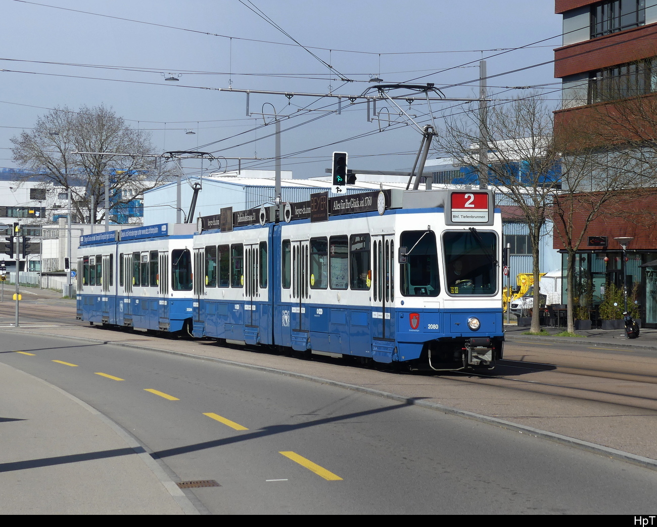 VBZ -Tram Be 4/6 2080 +Be 4/6 2024 unterwegs auf der Linie 2in Schlieren am 10.04.2023