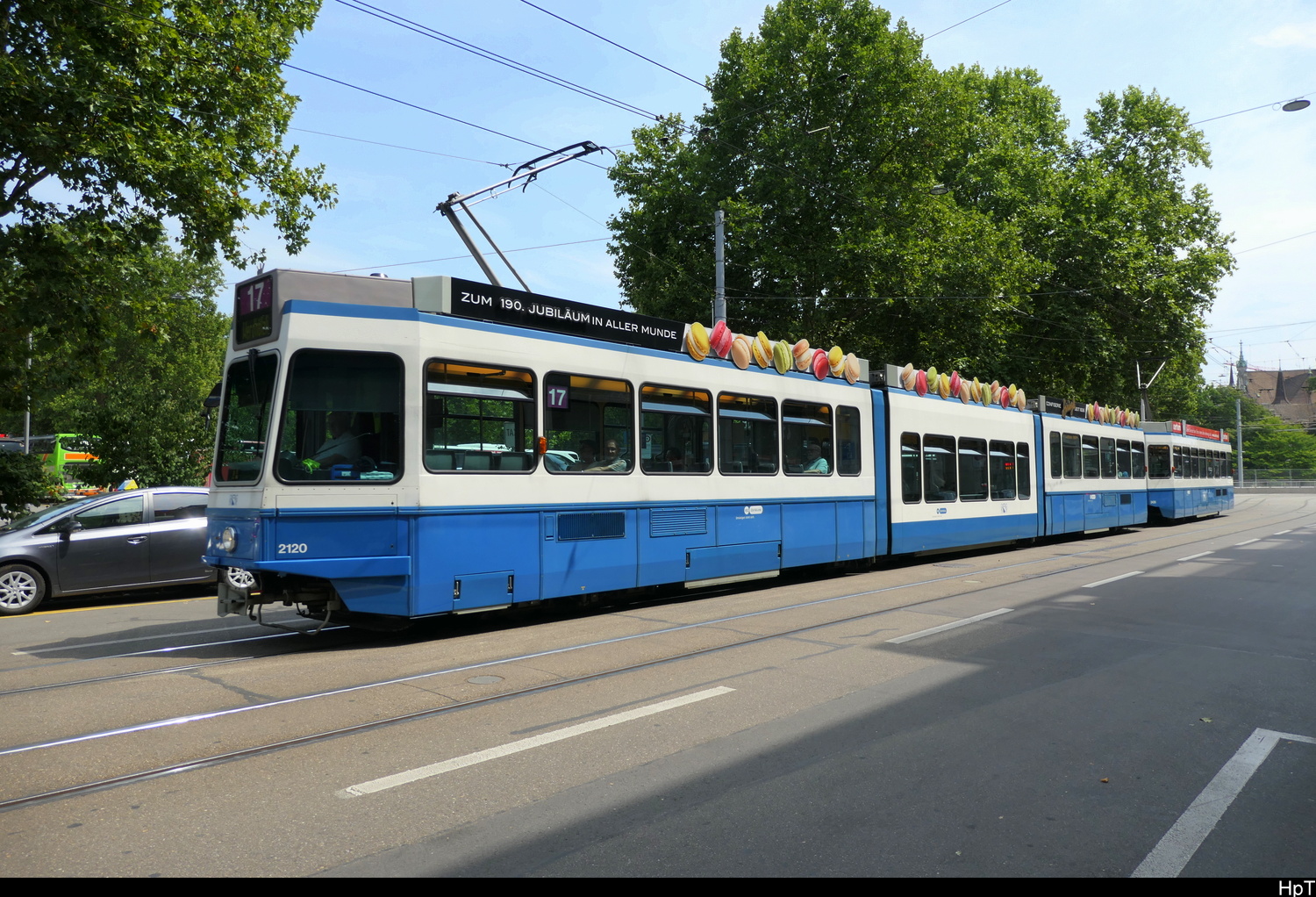 VBZ - Tram Be 4/8 2120 + Be 2/4 2428 unterwegs auf der Linie 17 in Z�rich am 31.07.2026