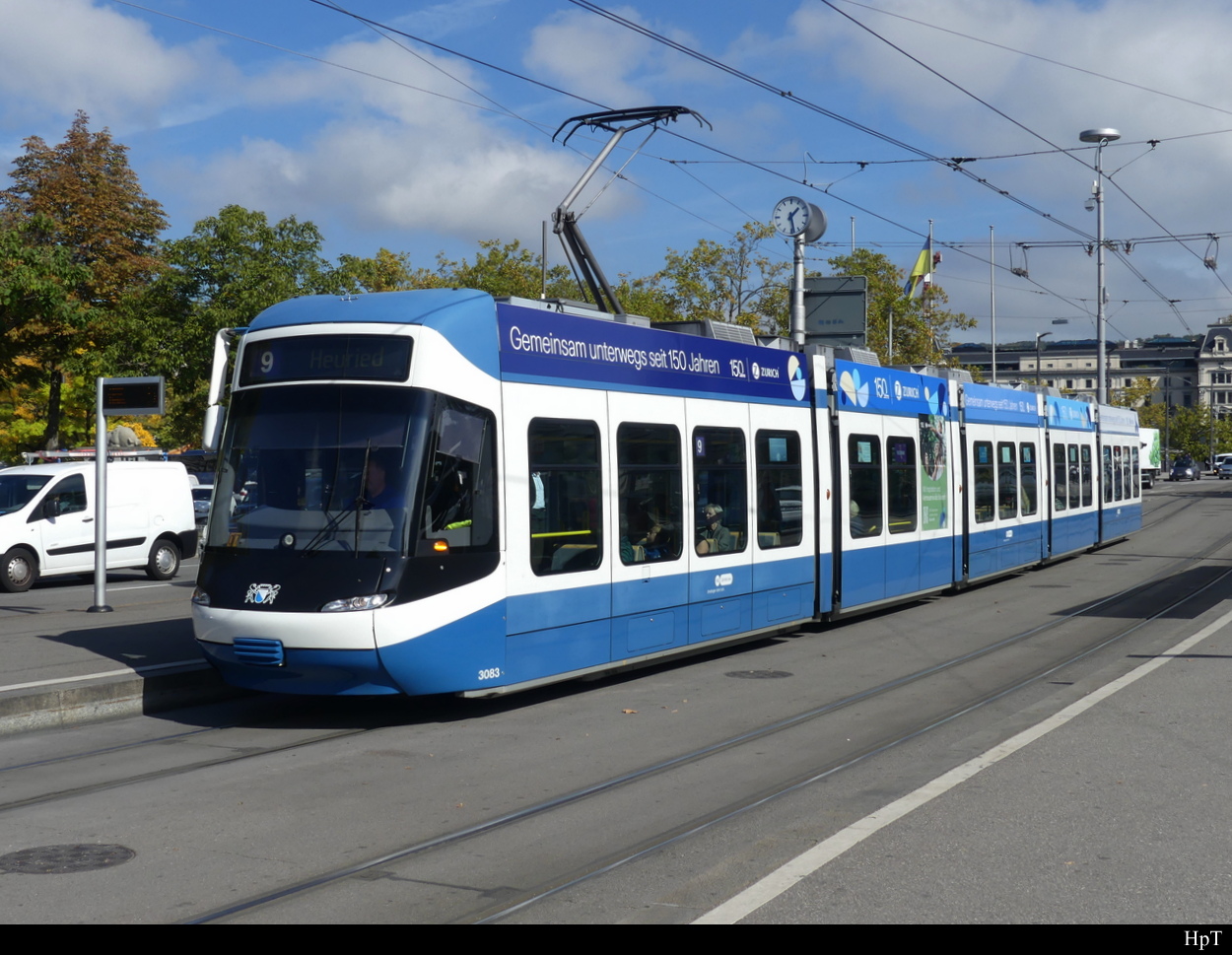 VBZ - Tram Be 5/6 3083 unterwegs auf der Linie 9 in der Stadt Zürich am 04.10.2022