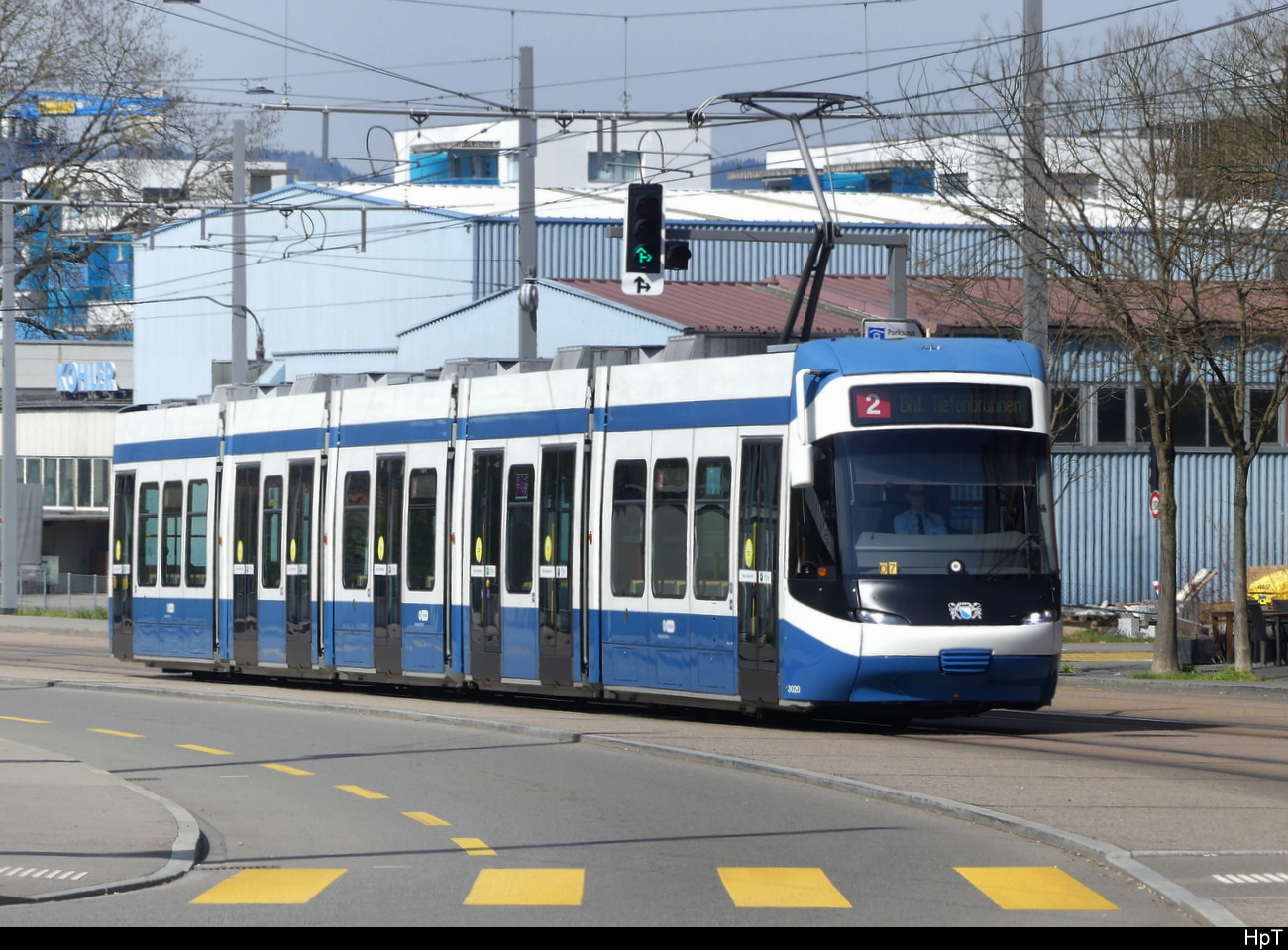 VBZ - Tram Be 5/6  3020 unterwegs auf der Linie 2 in Schlieren am 10.04.2023