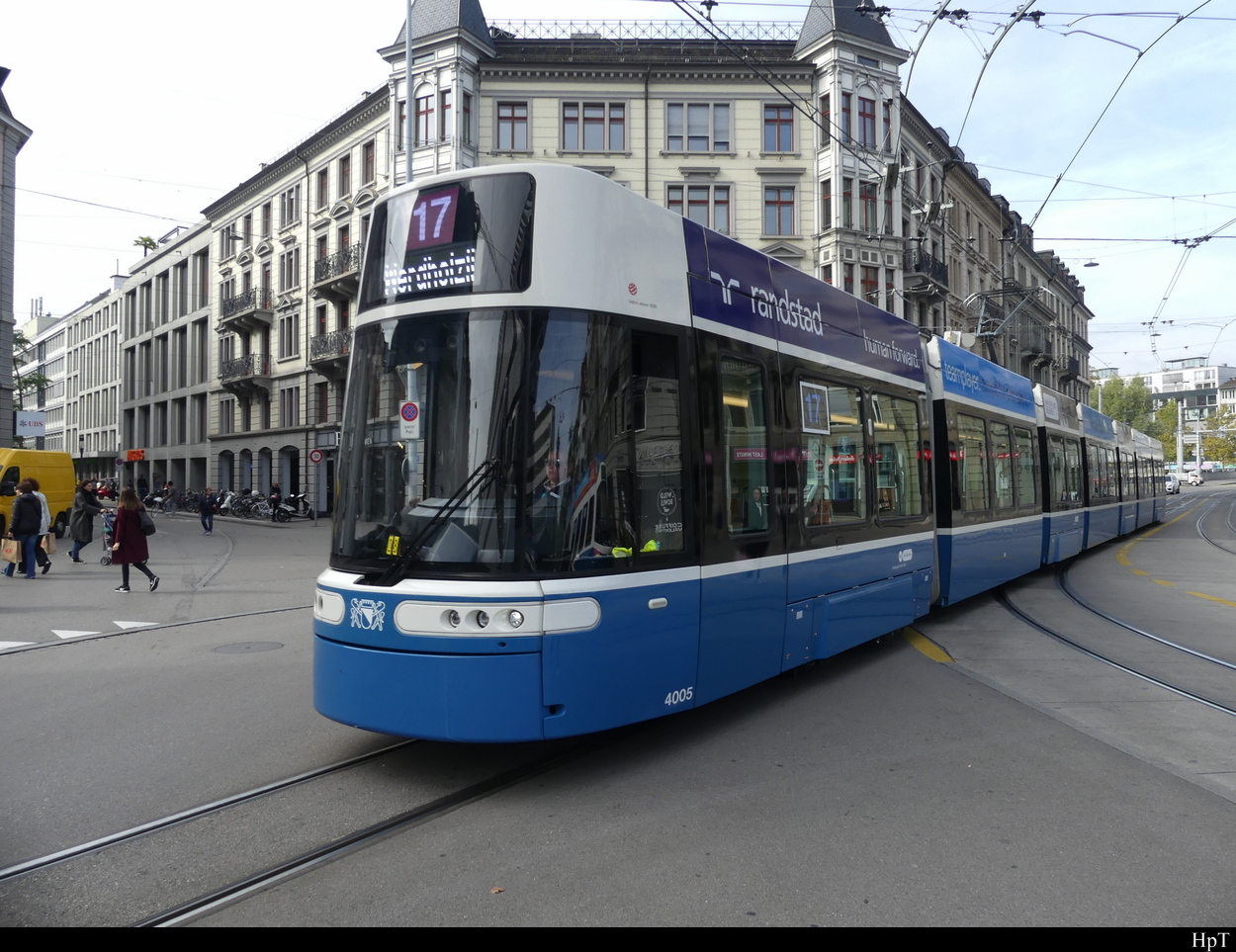 VBZ - Tram Be 6/8 4005 unterwegs auf der Linie 17 in der Stadt Zürich am 04.10.2022