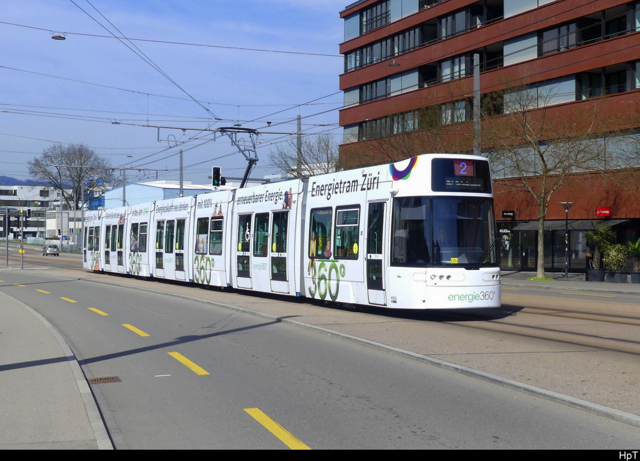 VBZ - Tram Be 6/8  4003 unterwegs auf der Linie 2 in Schlieren am 10.04.2023