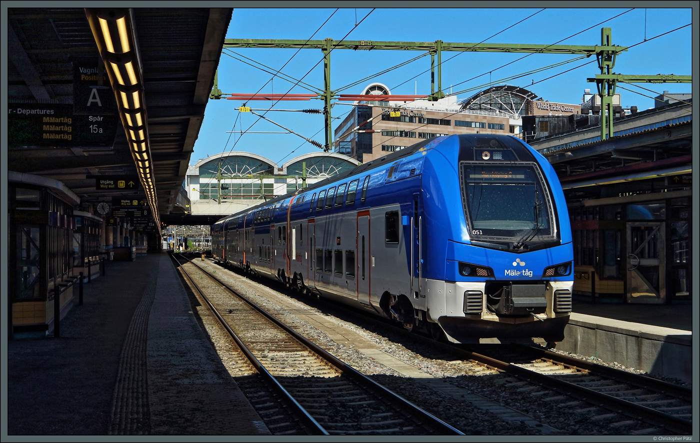 Vom Stadler Kiss abgeleitet sind die Doppelstocktriebzüge der Baureihe ER1 der MÄLAB. Am 19.05.2023 steht Triebwagen 701 151 als Mälartåg nach Norrköping im Bahnhof Stockholm Central.