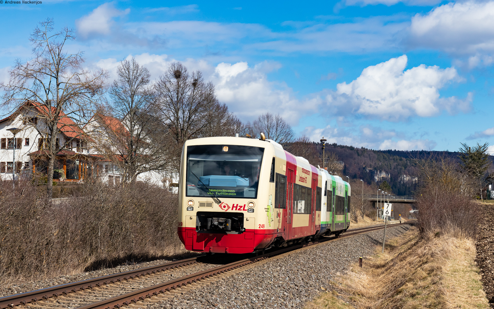 VT 249 & VT 016 als SWE 69841 (Fridingen (b. Tuttlingen) - Donaueschingen) bei Stetten 15.3.23
