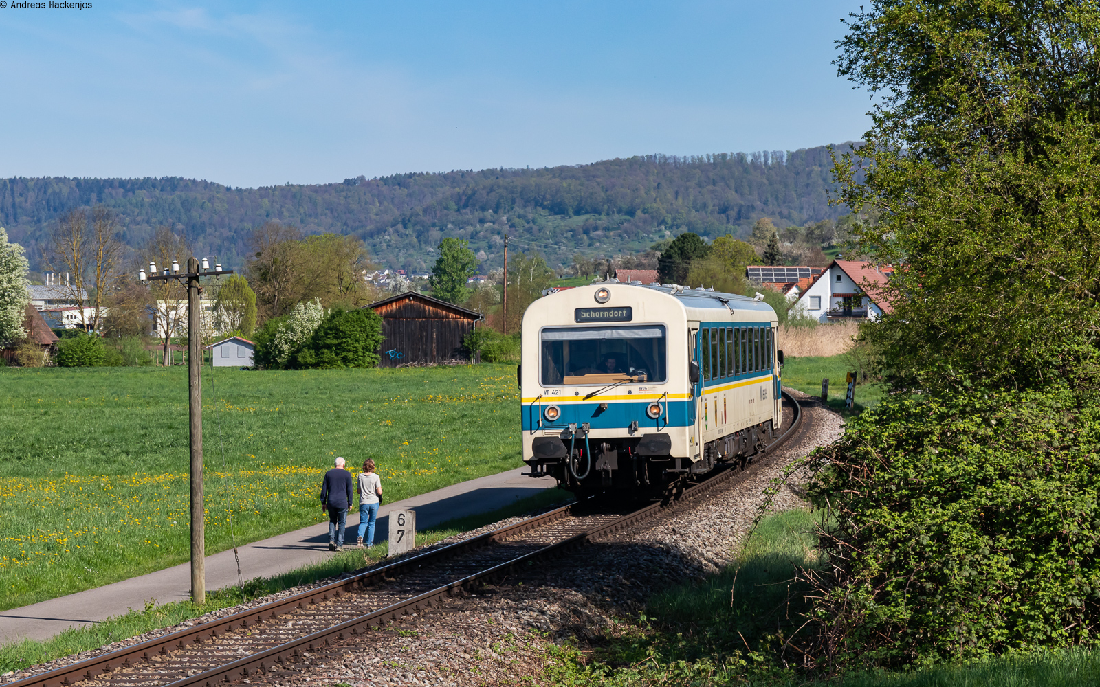 VT 421 als WEG 3141 (Rudersberg-Oberndorf – Schorndorf) bei Michelau 12.4.24