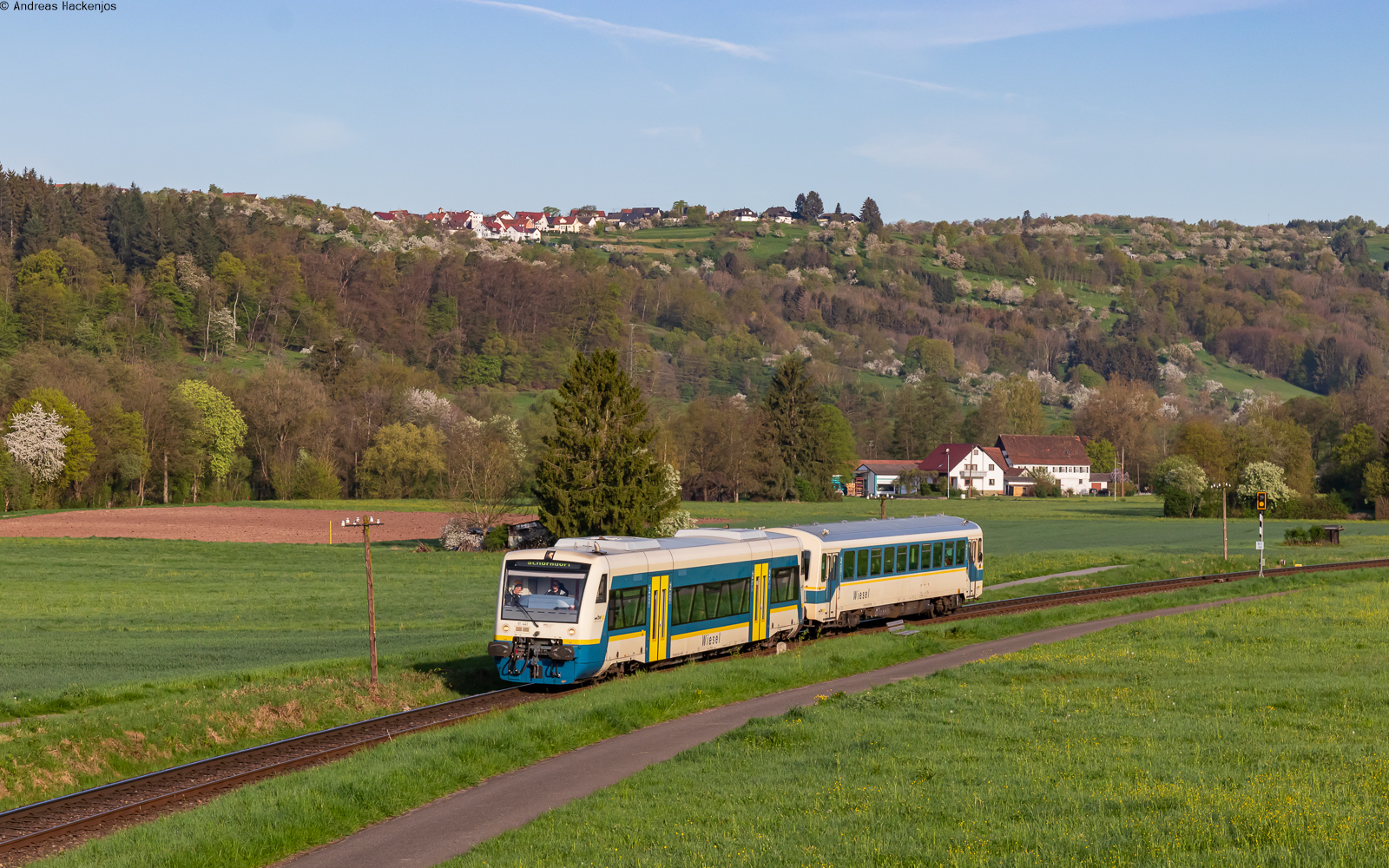 VT 441 und VS 425 als WEG 3133 (Rudersberg-Oberndorf – Schorndorf) bei Haubersbronn 12.4.24