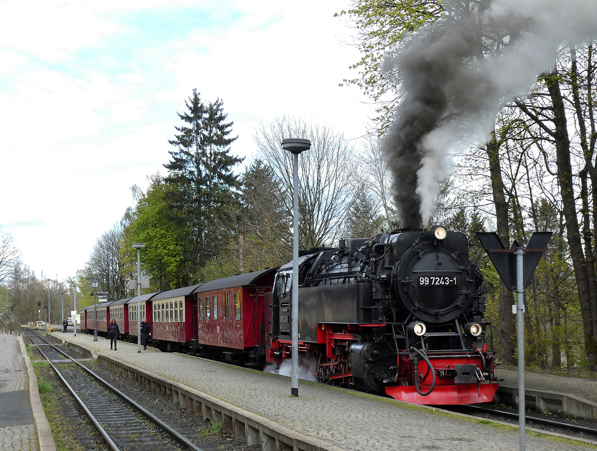 Weisser und schwarzer Rauch beim Dampfzug in Drei Annen Hohne. Drei Annen Hohne, 17.4.2024