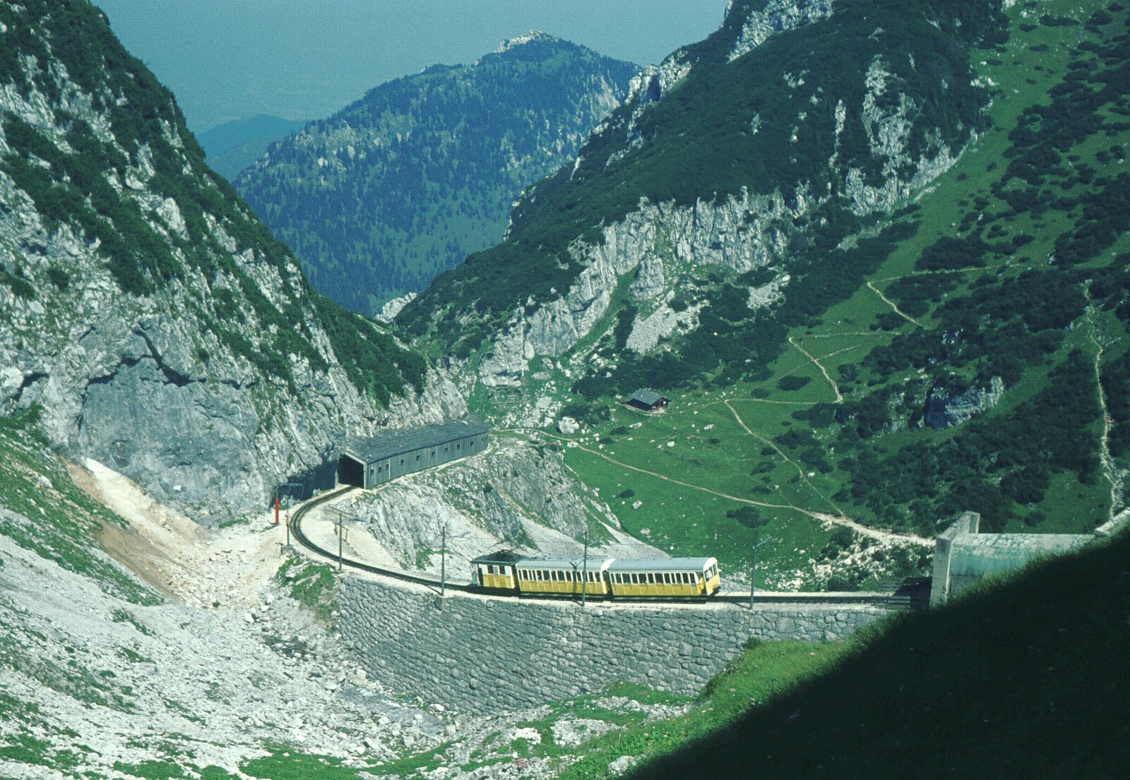 Wendelstein-Zahnradbahn  Auf dem hohen Steindamm 16-08-1973