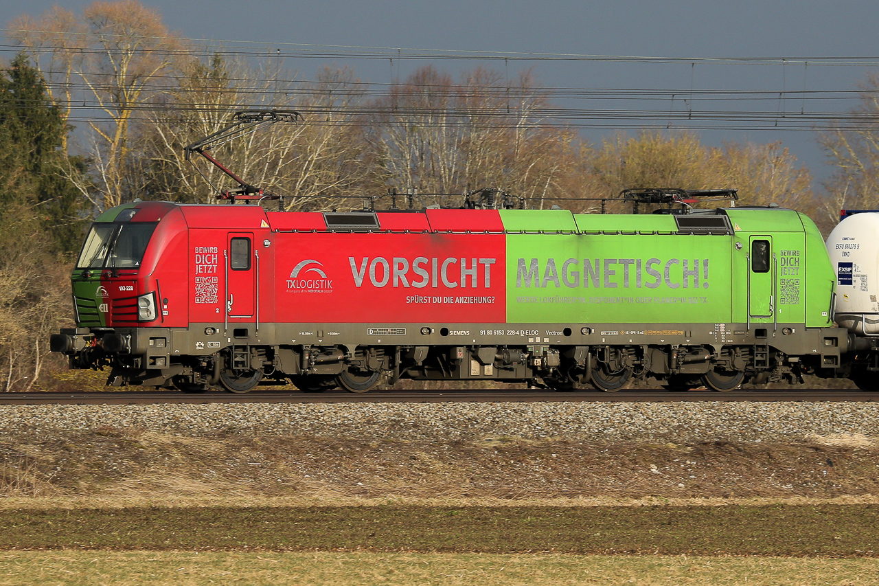  Werbelok 193 228 VORSICHT MAGNETISCH! in Baldham am 31.01.2024.