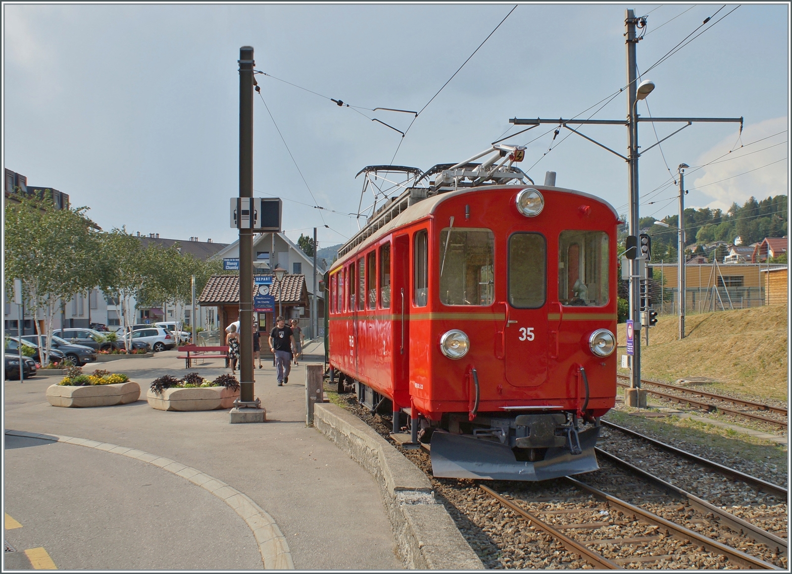 Wie neu zeigt sich der Berninabahn RhB 4/4 I 35 mit dem Revisionsdatum 1.5.23 der Blonay-Chamby Bahn in Blonay. 

9. Juli 2023