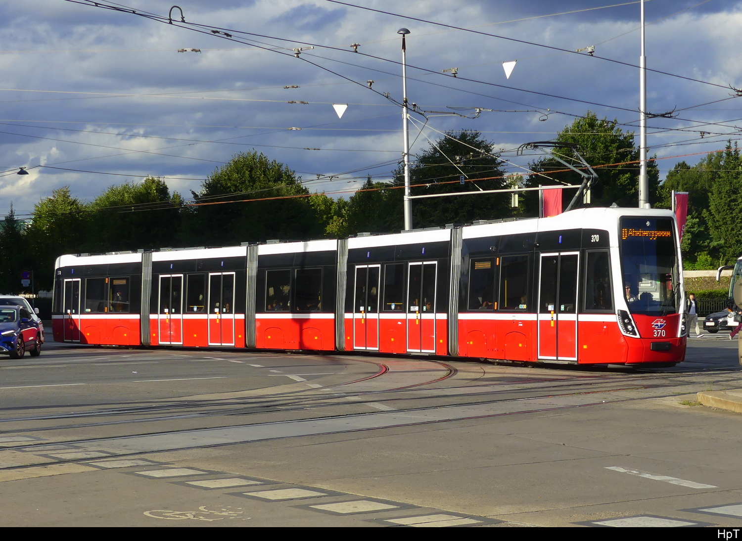 Wien - Tram Nr.370 unterwegs auf der Linie ?? in der Stadt Wien am 17.09.2025