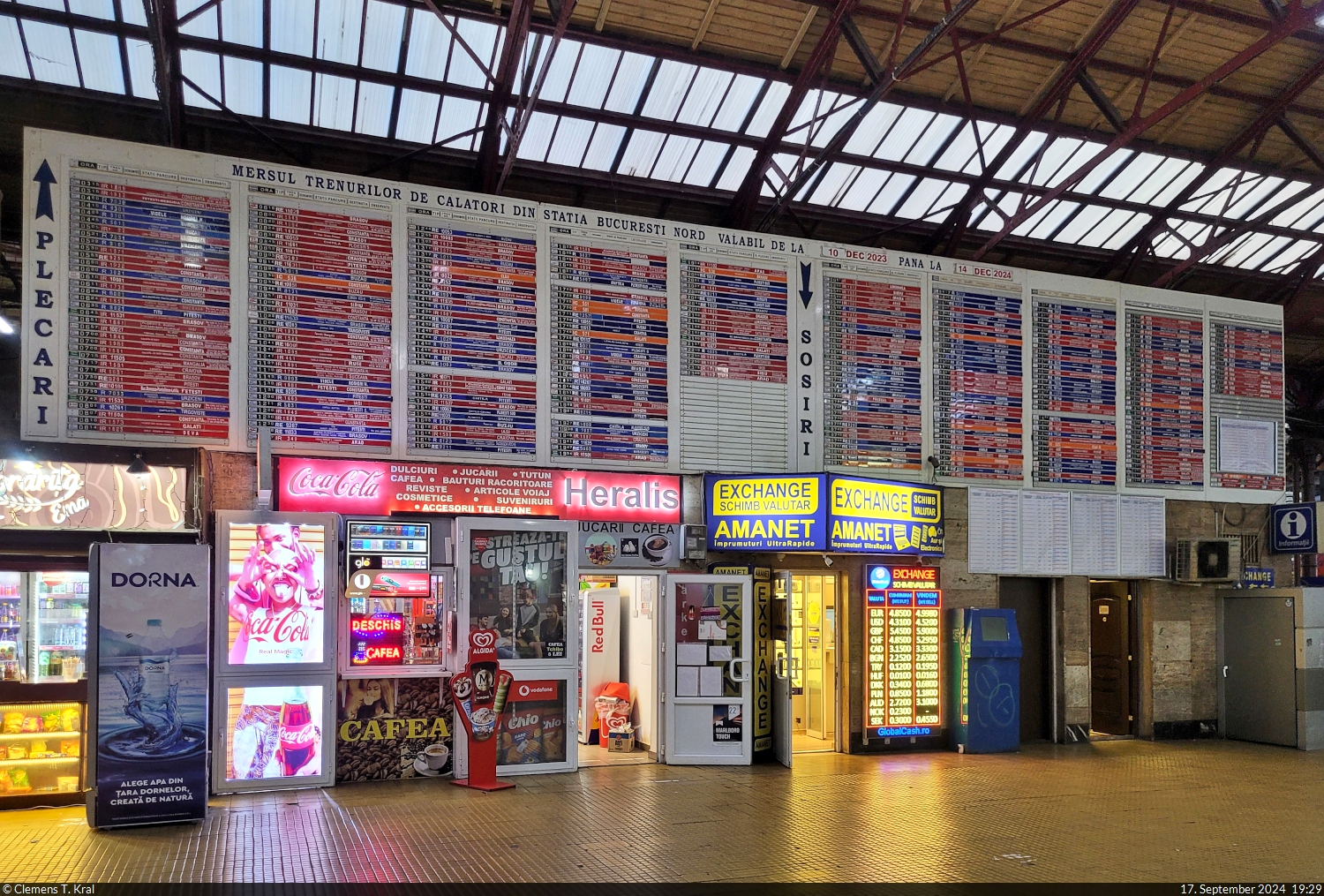 Wimmelbild: Abfahrts- und Ankunftstafel in der Bahnhofshalle von București Nord (RO).

🕓 17.9.2024 | 19:29 Uhr