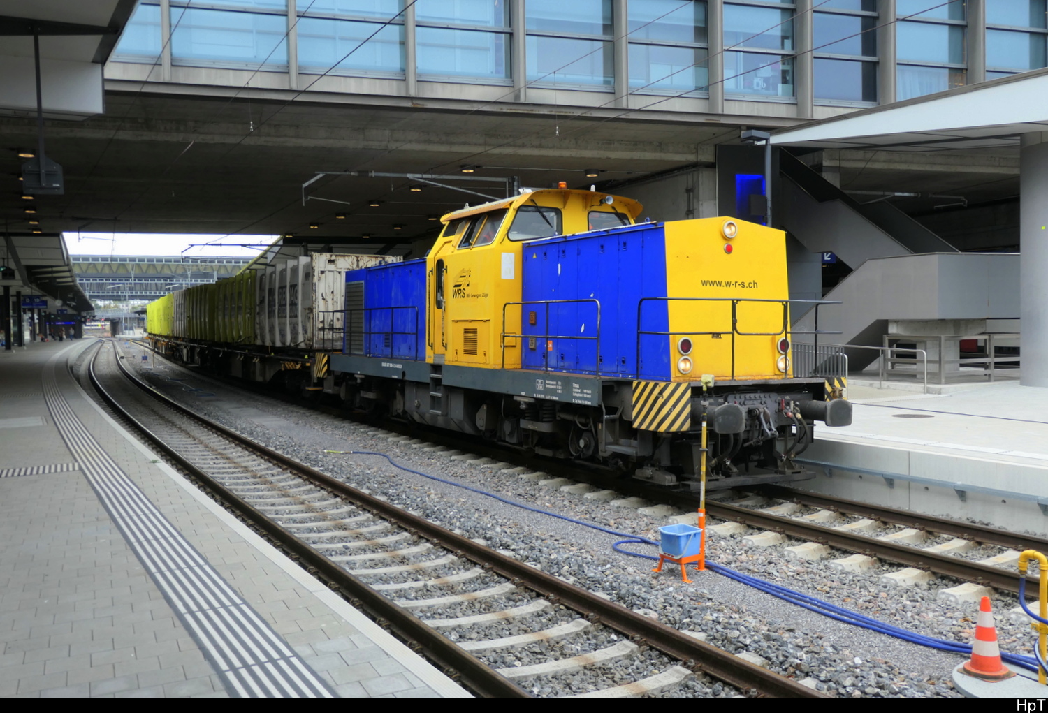 WRS - Lok 98 85 5 847 906-5 mit G�terwagen im SBB Bahnhof Basel am 07.10.2026