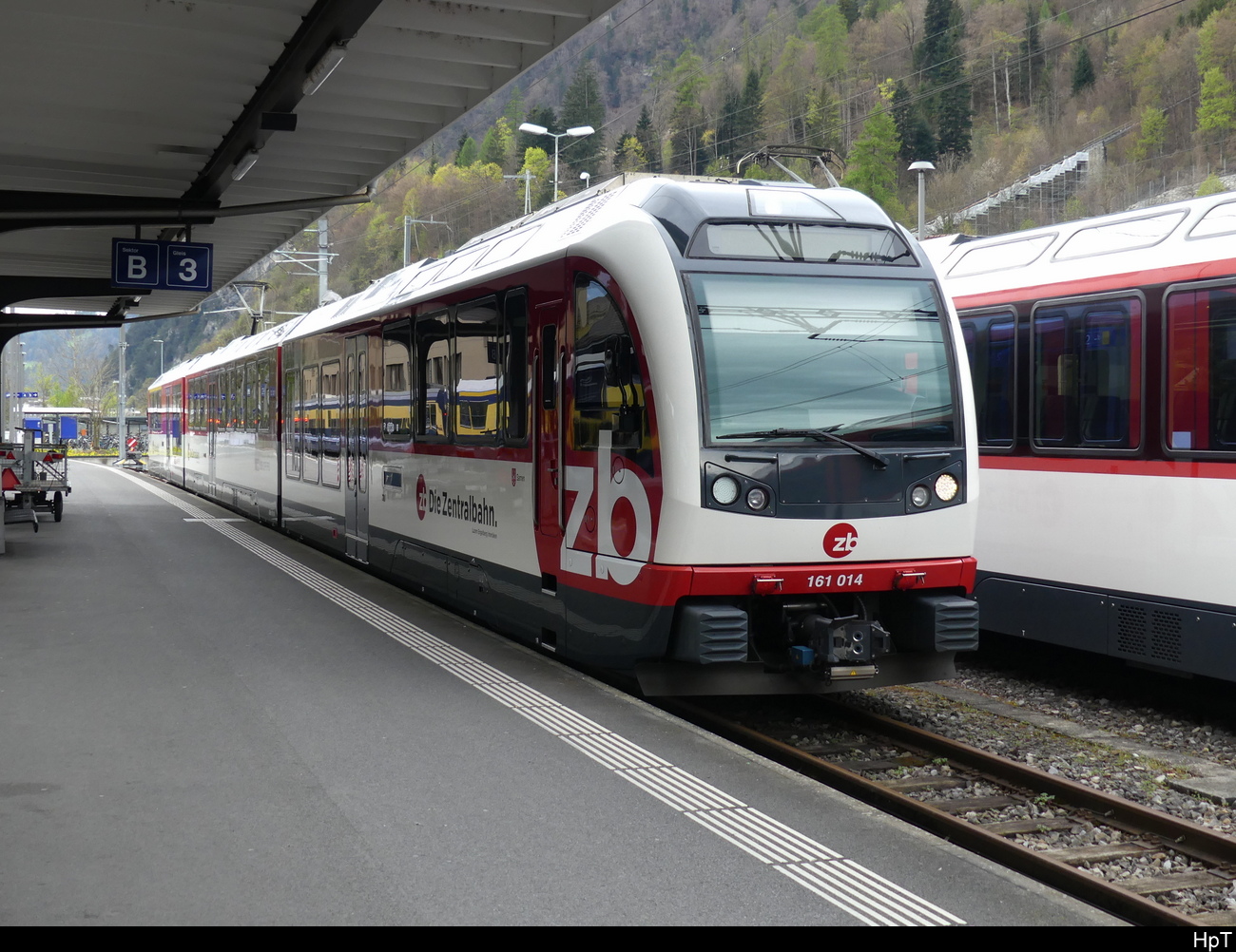 zb - Zahnradtriebwagen ABeh 161 014 im Bhf. Interlaken Ost am 22.04.2023