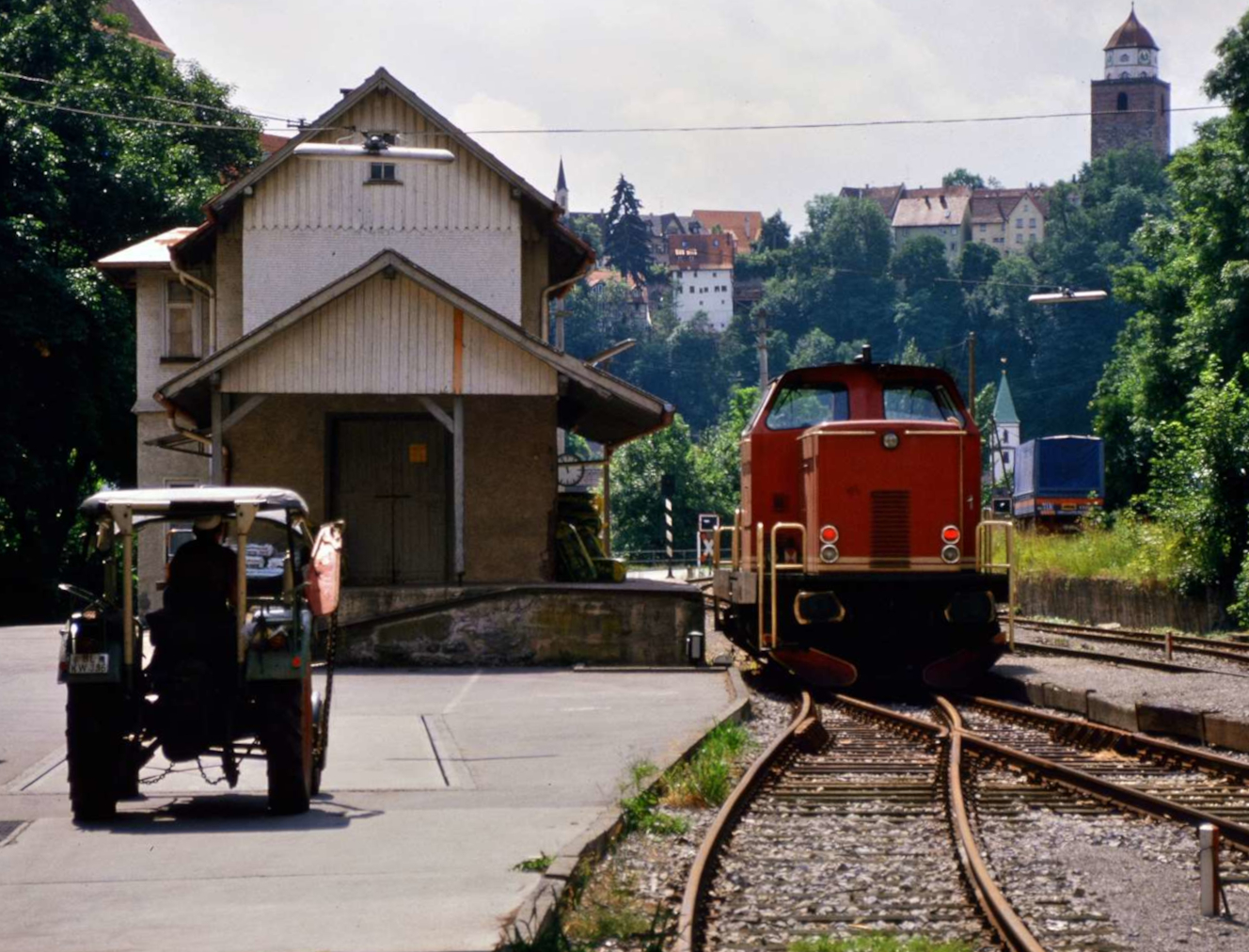 Zu dieser Zeit wurde auf der Hohenzollerischen Landesbahn in Haigerloch nur für Firmen gefahren.
Datum: 29.10.1984