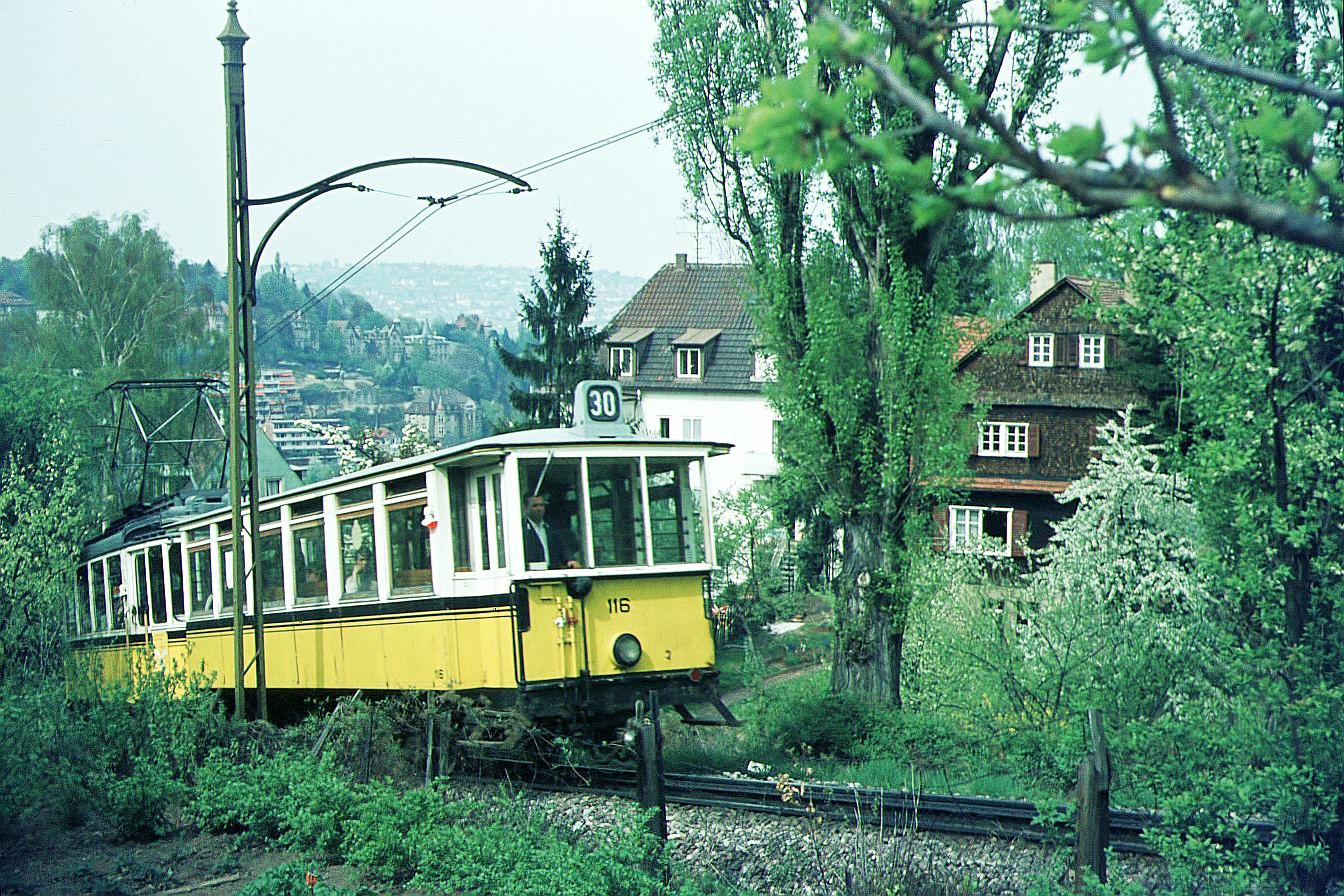 Zug mit Vorstellwagen 116 [Bj. 1896, Wagenkasten neu 1927 durch SSB in eigener Wst.] in den Gärten unt. Pfaffenweg  70er Jahre