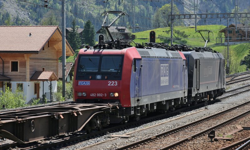 . . . und warten vor Signal auf freie Fahrt in den Sden !! (10.Mai 2007)