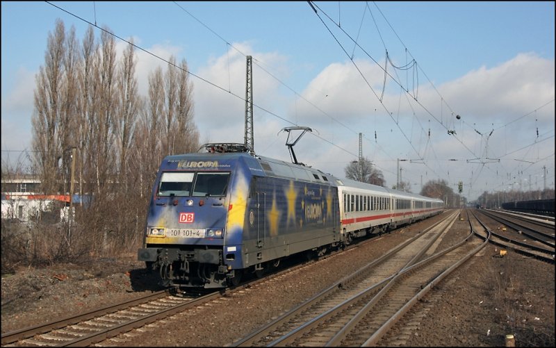 101 101  EUROPA-LOK  konnte mit dem IC 336, Emden Hbf - Luxembourg, erfolgreich in Recklinghausen-Sd abgelichtet werden. Welches findet ihr besser? (07.03.2009)
