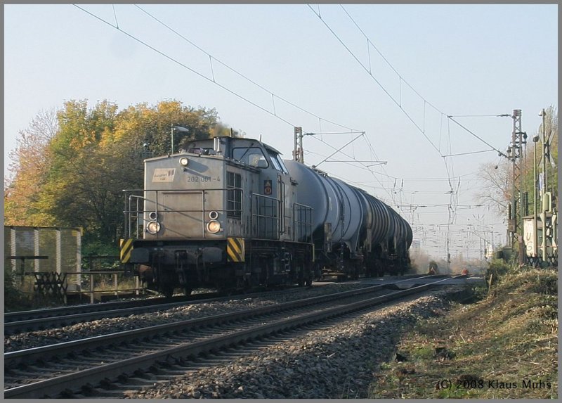  Alles grau in grau   duisport rail 202 001-4 mit Kesselwagenzug in Gelsenkirchen-Bismarck.  - 28.10.2008 -